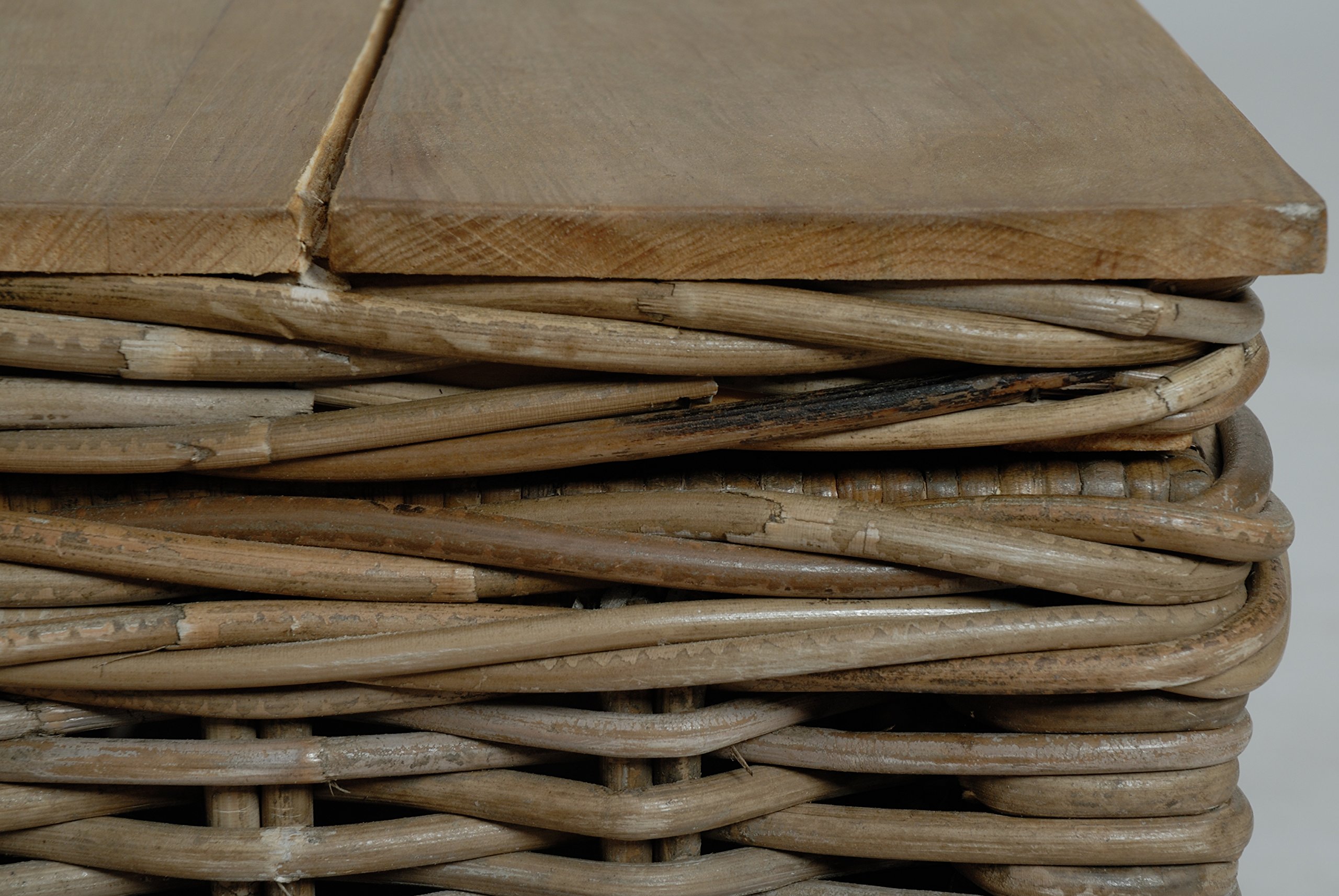 Stabiler Couchtisch auch als Holztruhe, Holzkiste XXL einsetzbar/aus echtem Rattan und Holz/massive Kiste, Truhe für Brennholz (110x70cm)