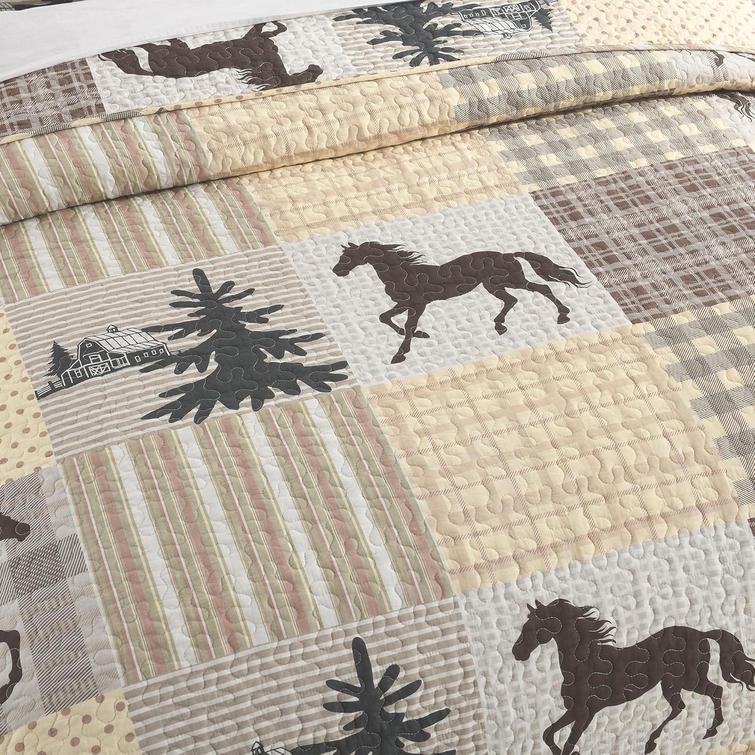Cabin Horse Queen Size Quilt Set - Rustic Animal Patchwork Queen Quilt with 2 Shams, Wildlife Plaid Quilt Bedding Set, 3 Piece Prewashed Lightweight Bedspread Set for Queen Bed, Beige Tan Brown | Lodge Alaska