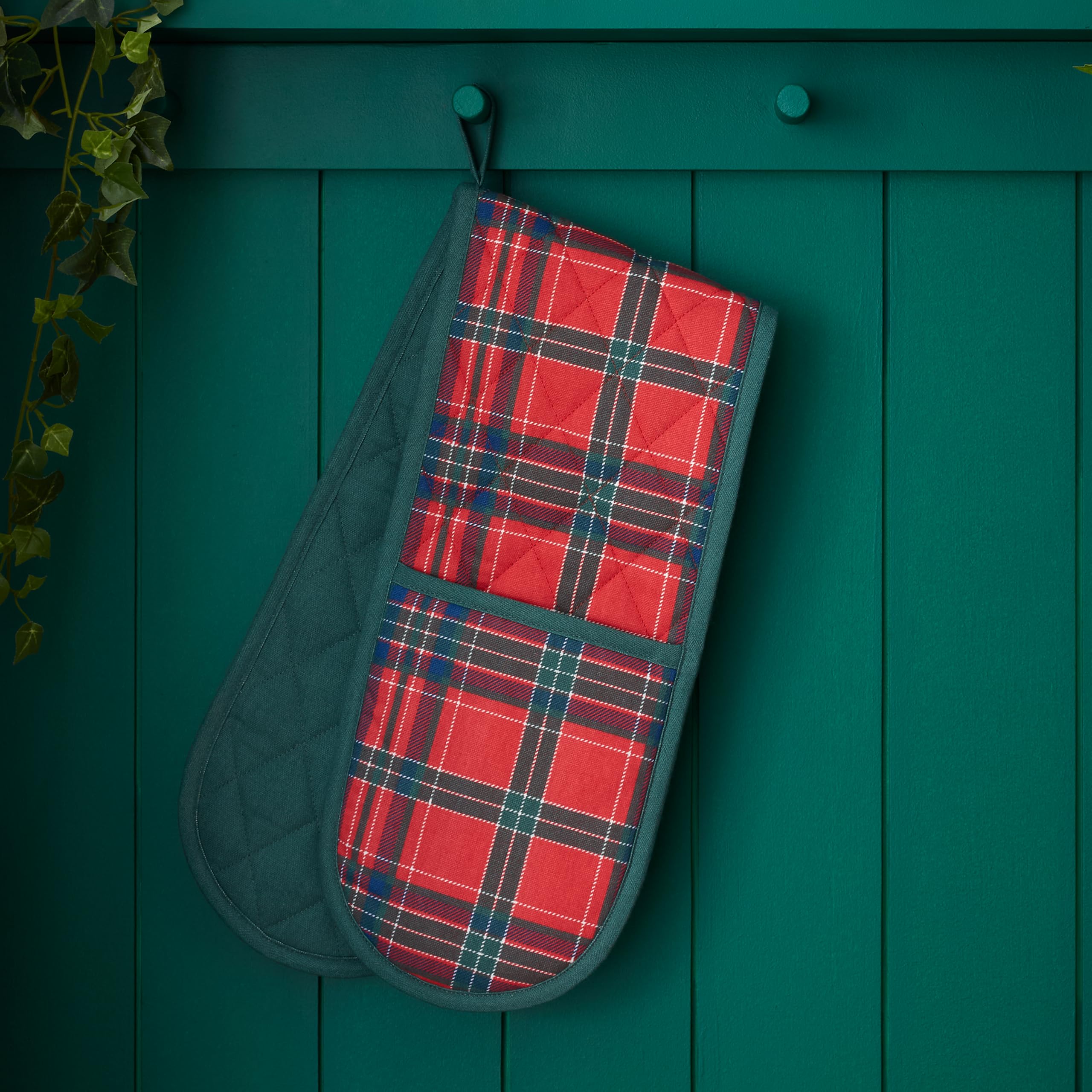 Catherine Lansfield  Red / Green Christmas Tartan Check Kitchen Double Oven Glove in Size 18x88cm, Sports Direct
