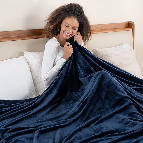 Miniatura 7 de Berkshire Blanket Classic VelvetLoft - Manta de cama sólida tamaño King, ligera y suave manta de felpa para cama y sofá, vestido azul, 90 x 108