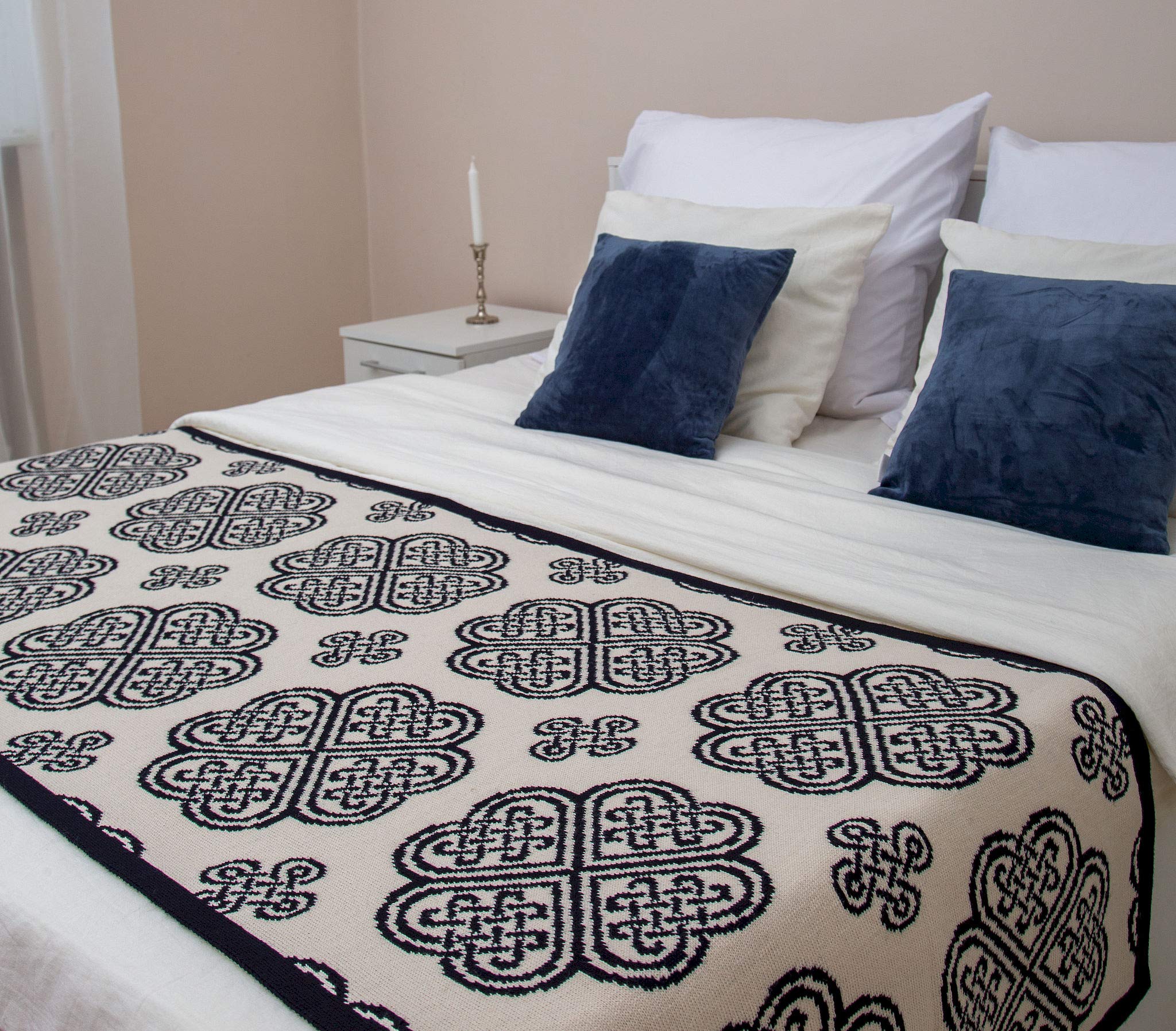SAOL Bed Scarf Runner with Celtic Knots (Navy, Quenn Bed)-image-3