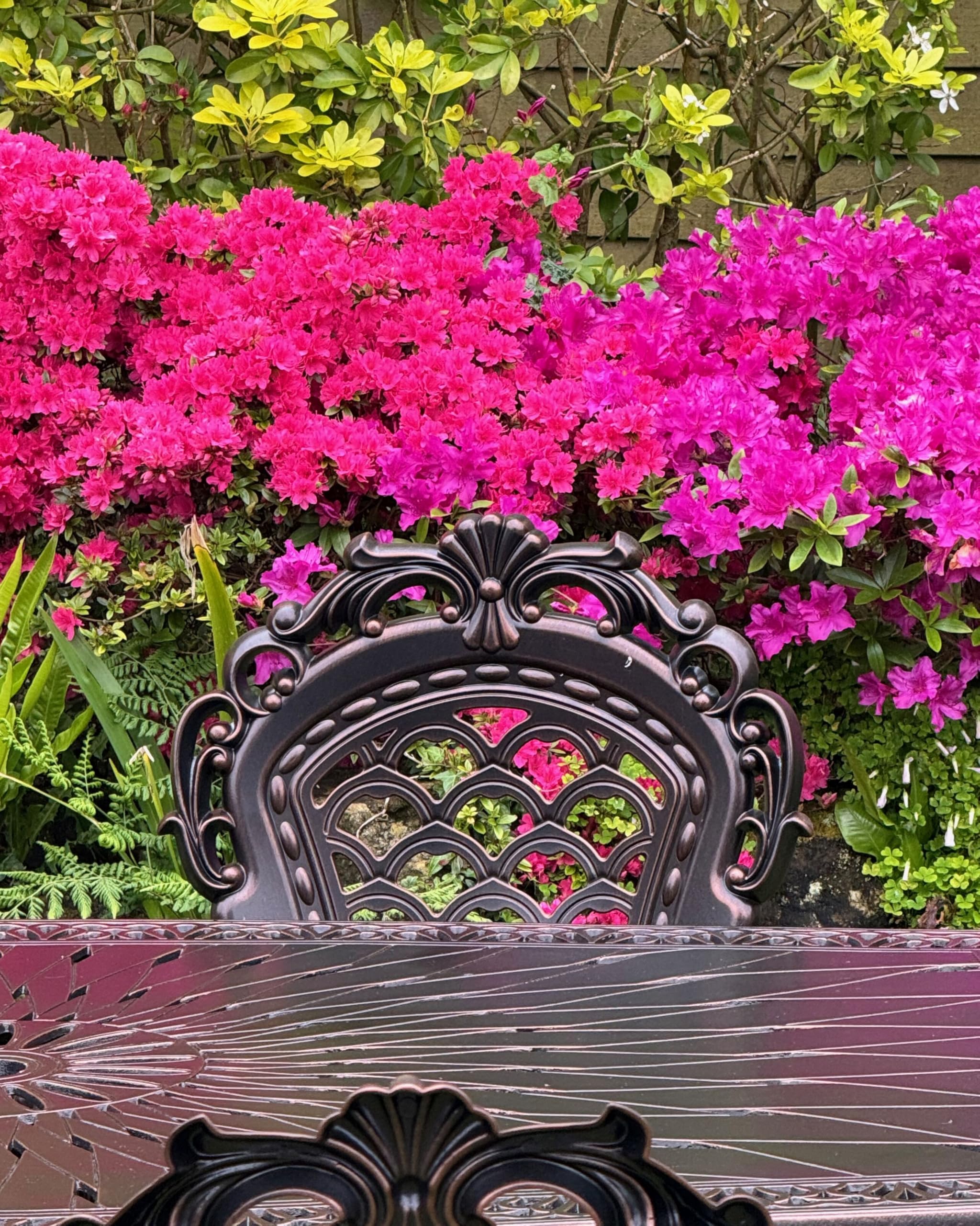 Lot 2 CHaises de Jardin en Aluminium Effet Métal Vieilli Marron Cuivré avec Accoudoirs et Dossier Décoratifs pour Jardin ou Terrasse Classique Beliani