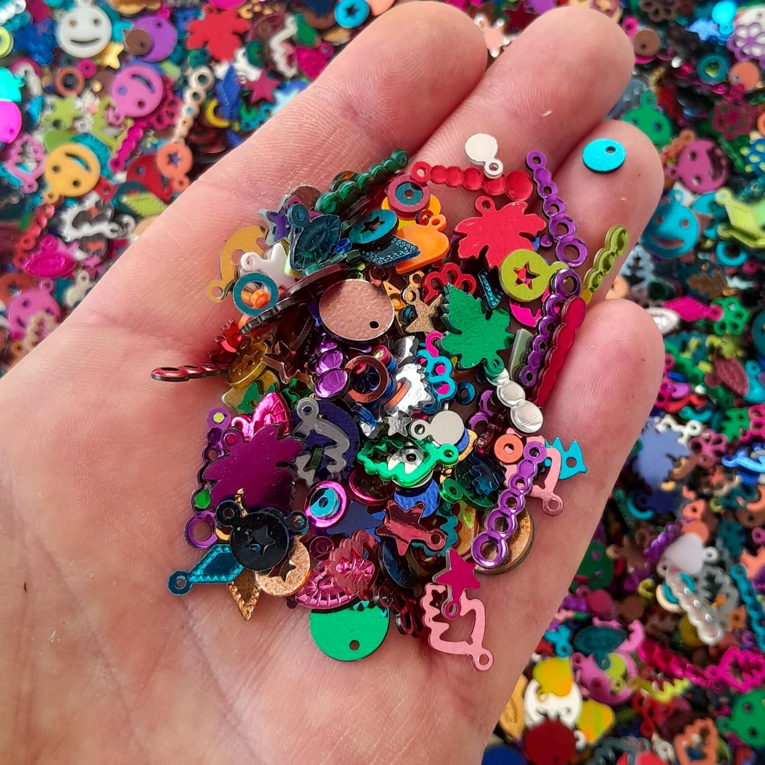 1000 Pieces Flat Assortment Different Shapes Acrylic Sequins, Bulk Loose Assorted Multicolor Acrylic Sequins for Craft DIY Sewing Decorations Arts