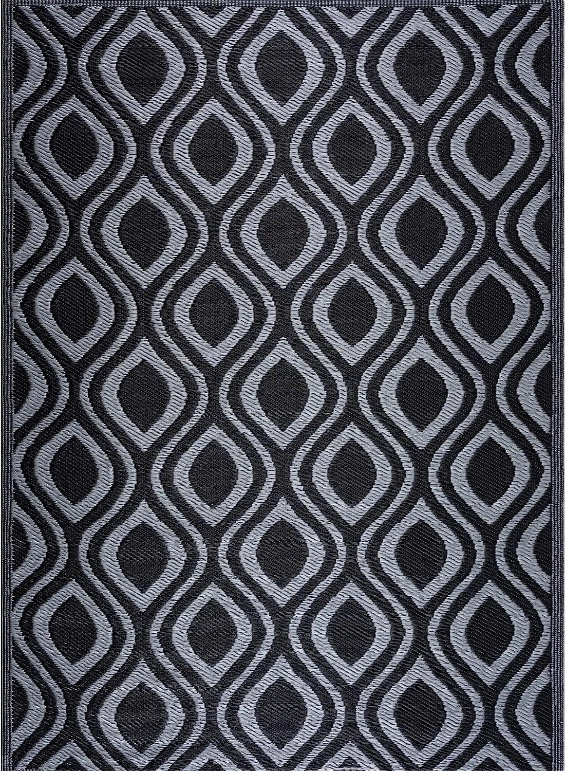 Reversible Crease-Free Indoor/Outdoor 100% Recycled Plastic Mat/Rug - Weather, Water, Stain, Fade and UV Resistant - Venice- Black & Grey (4'x6')