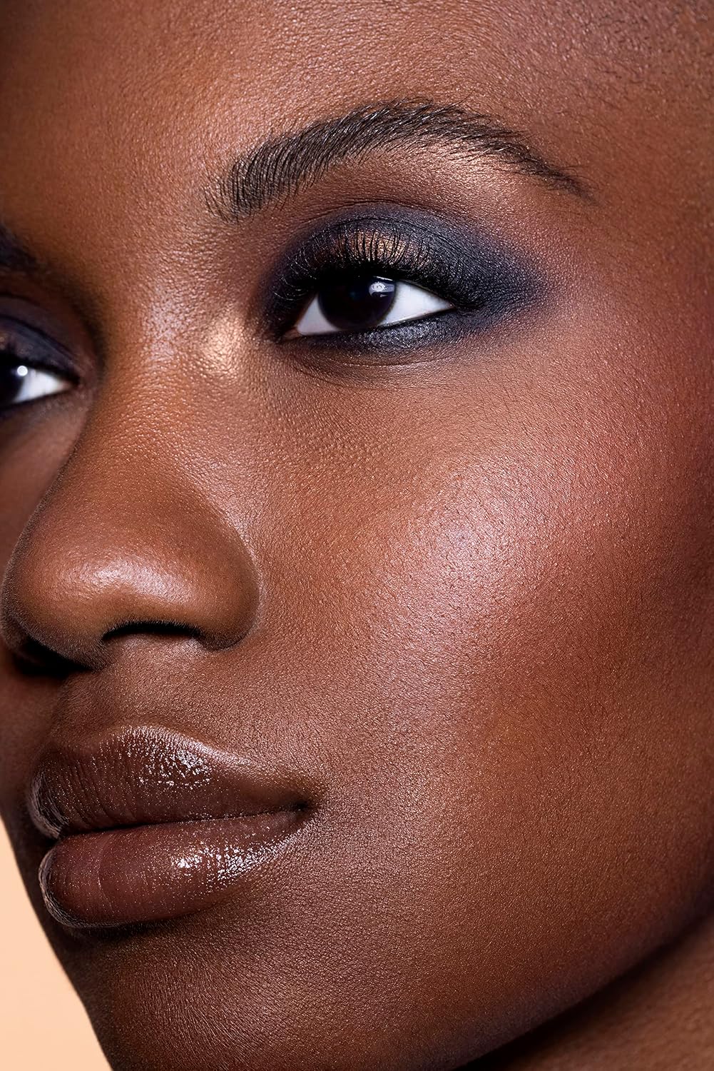 Kevyn Aucoin The Contour Eyeshadow Palette: Six must-have shades from matte to satin, complement skin tone. Bring contoured dimension to the eyes. Makeup artist go to.