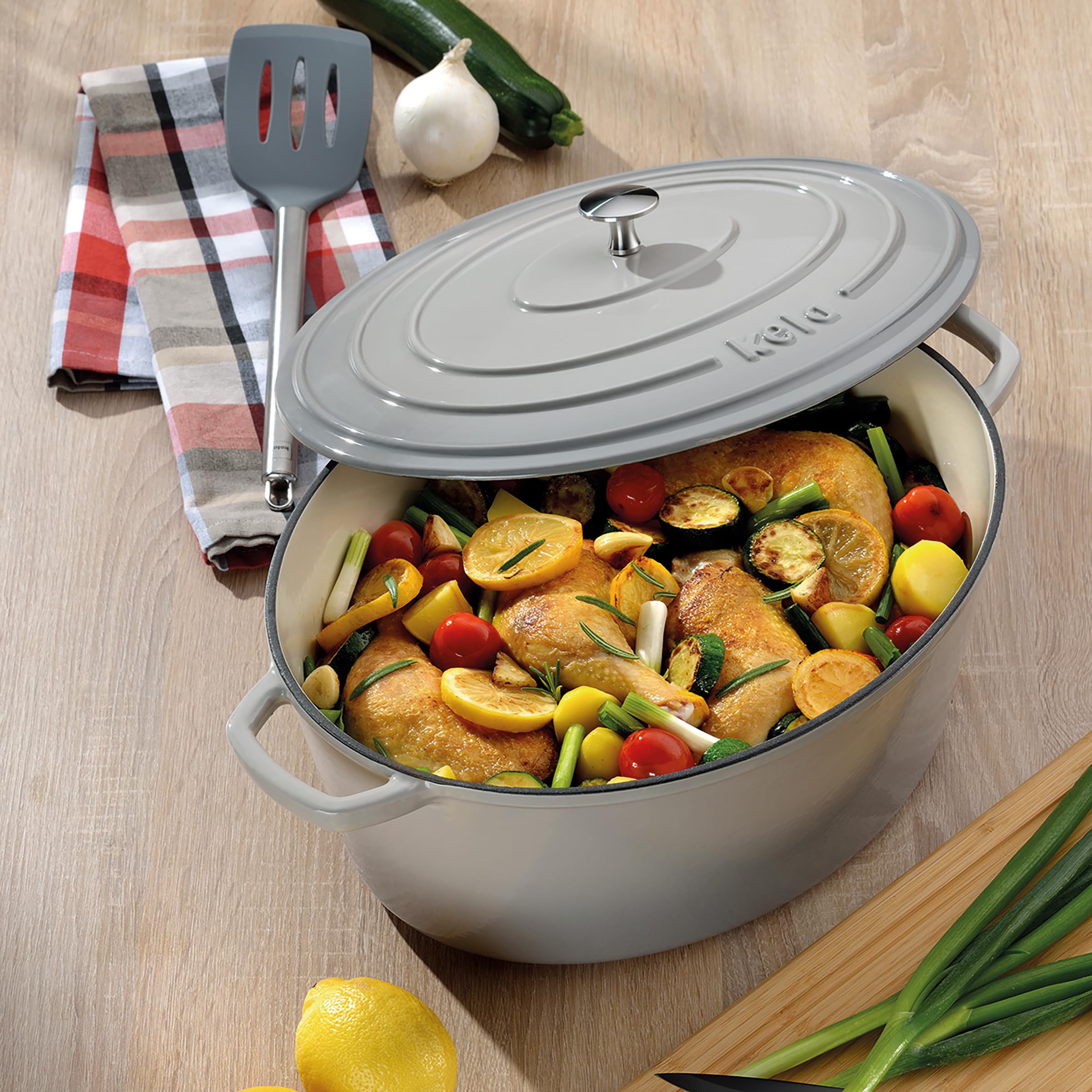 kela Teglia in ghisa ovale 9,3 litri, Dutch Oven CALIDO, teglia in ghisa per induzione con coperchio adatta al forno, pentola in ghisa smaltata, grigio chiaro