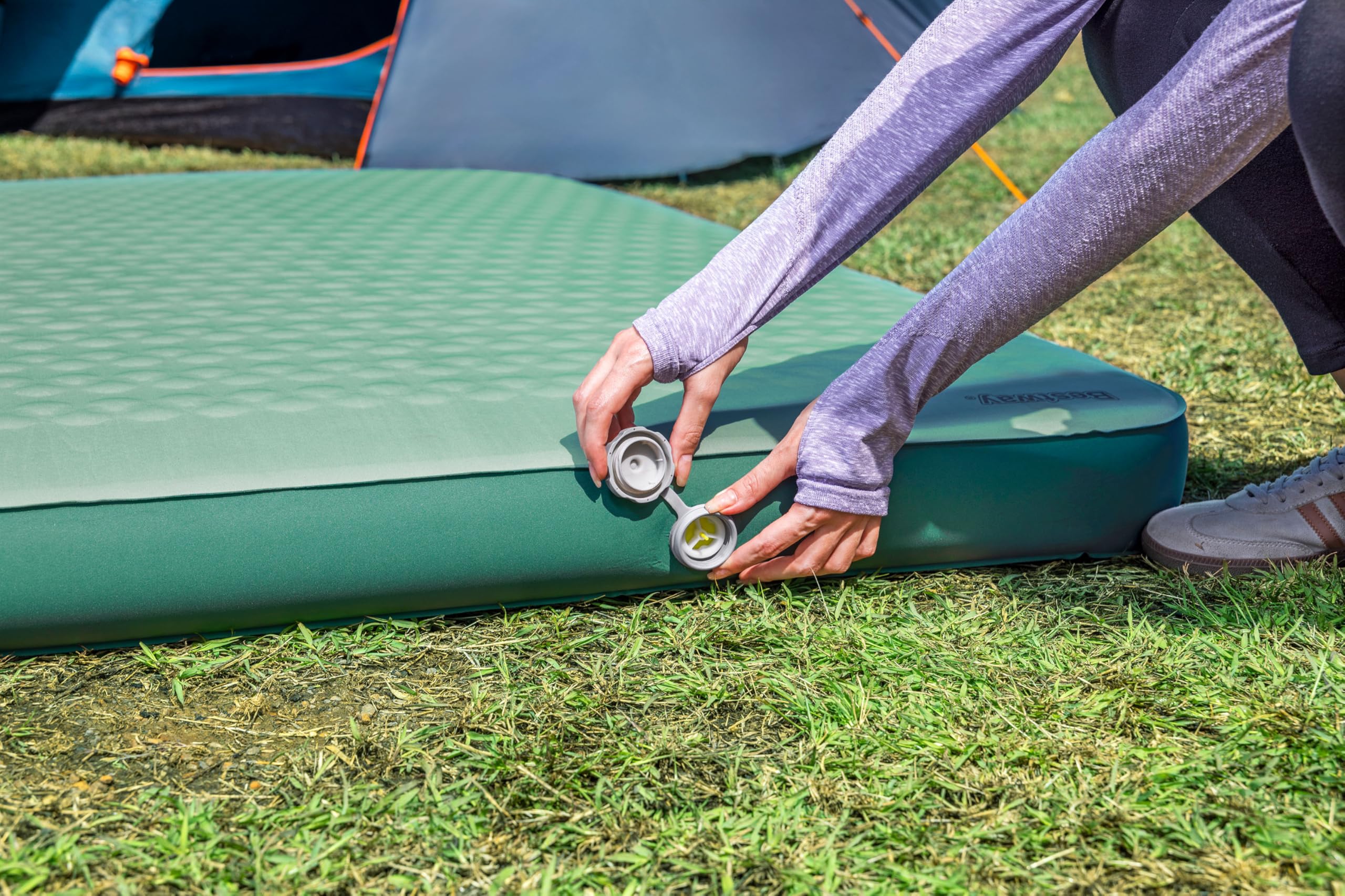 Bestway Selbstaufblasende Doppel-Isomatte ComfortTrek 202,5 x 153 x 11 cm für 2 Personen, Campingmatte mit hohem R-Wert 5,2, Dicke Luftmatratze für Outdoor & Kalte Nächte