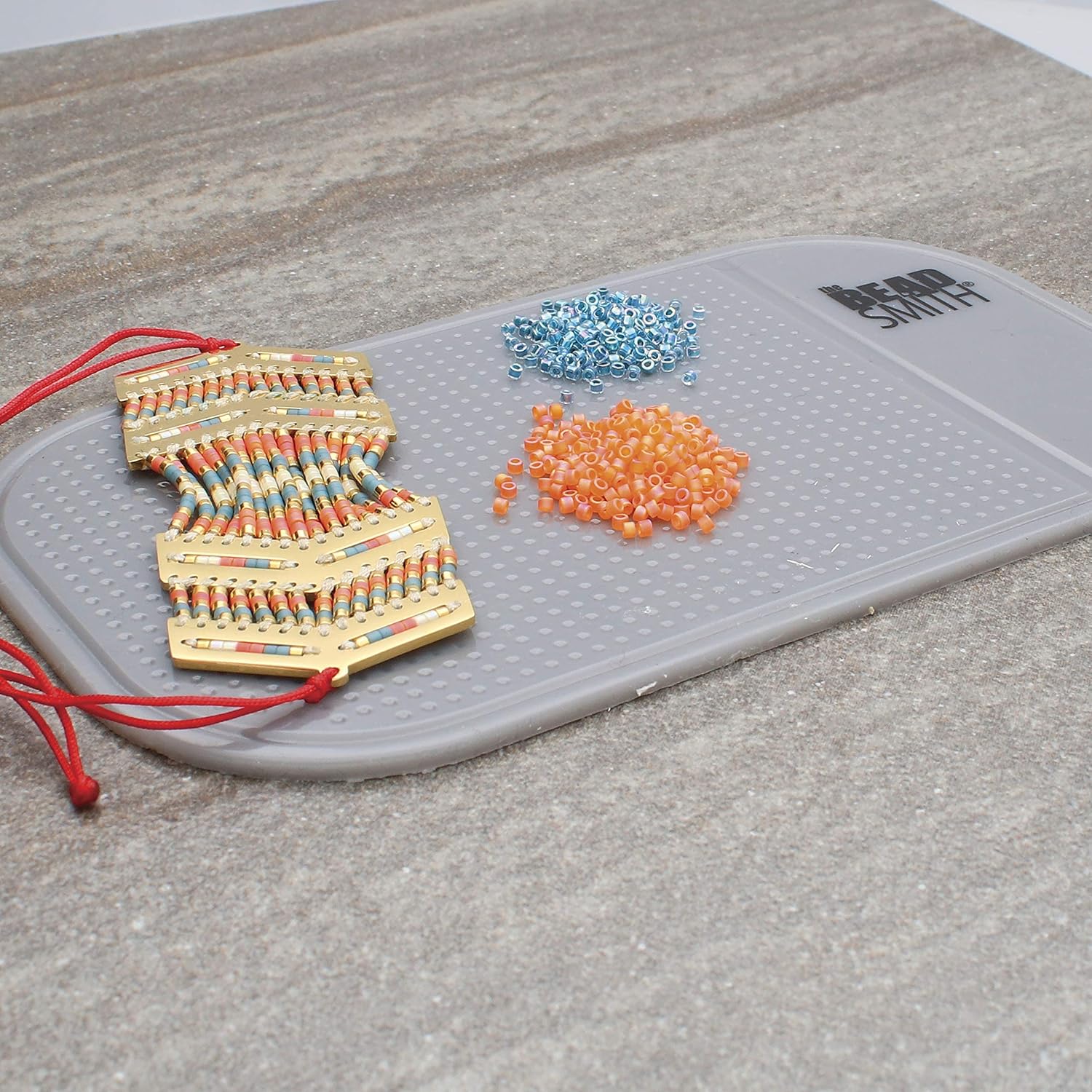 The Beadsmith Sticky Bead Mat – 5.5 x 3.25 inches, Small Size, Grey Color, Anti-Slip Pad, Rinse and Reuse Technology, Ideal for Diamond Painting, Jewelry Making, Beads Sorting