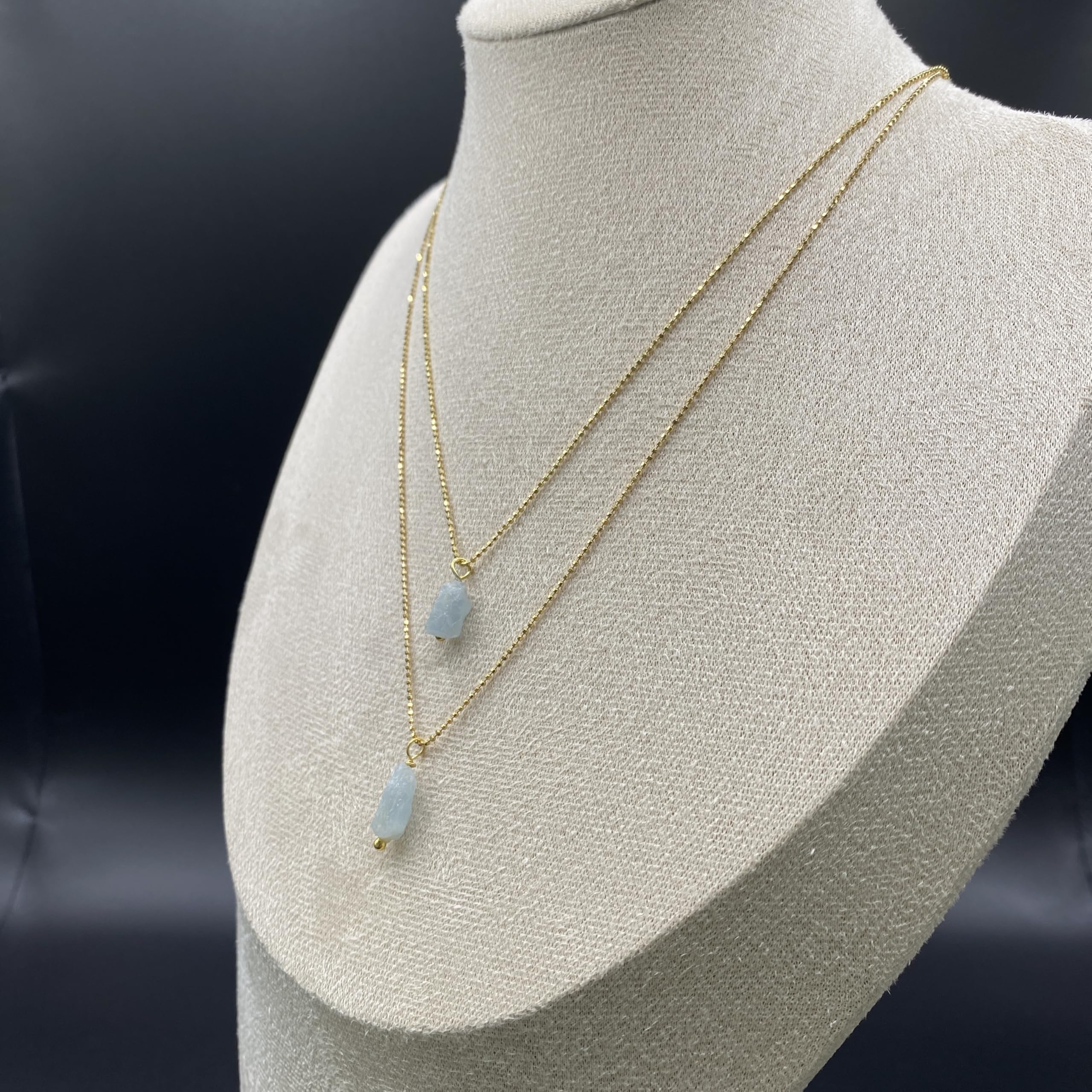 Aquamarin Halskette Damen – März Geburtsstein – 925 Sterling Silber vergoldet – Rohstein Anhänger – Handgefertigter Heilsteinschmuck – Geschenkidee