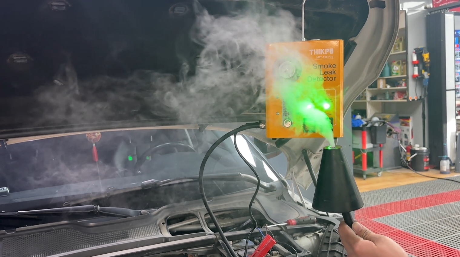 Amazon.com: Smoke Machine Automotive with Built-in Air Compressor