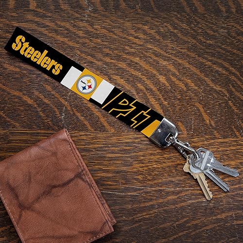 Miniatura 3 de Rico Industries NFL Football Correa Estándar de Muñeca Llavero, Linda Correa de Muñeca para Llaves de Coche, Distintivo de ID, Tarjeta, Billetera