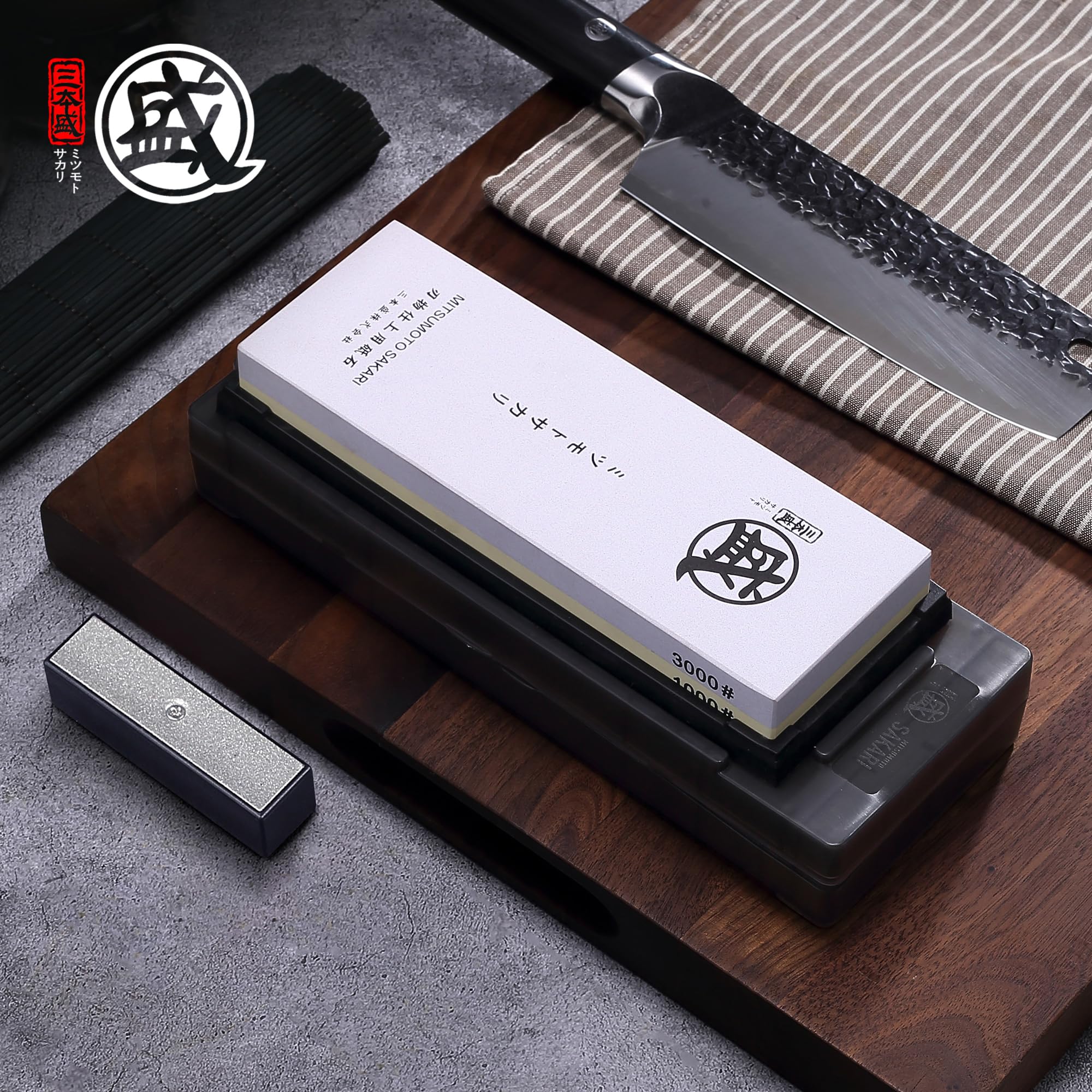 MITSUMOTO SAKARI Japan Schärfstein, 1000/3000 Grit, Professioneller Küchenschärfstein mit rutschfestem TPR-Gummiboden