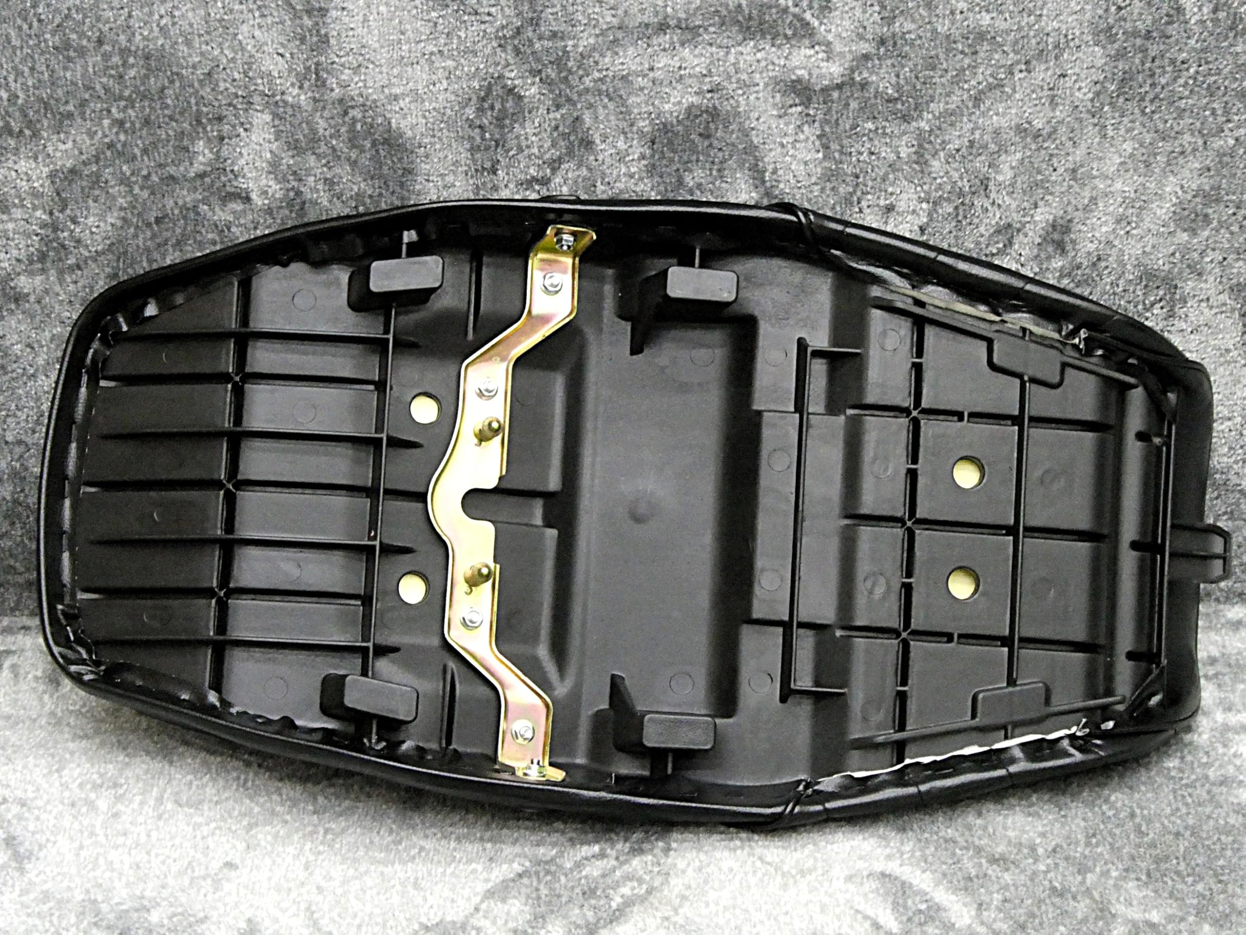 カワサキ ZRX400/ZRX-II用 タックロールシート ブラック MM08-K004-01 カワサキ ZRX400/ZRX-II用 タックロールシート ブラック