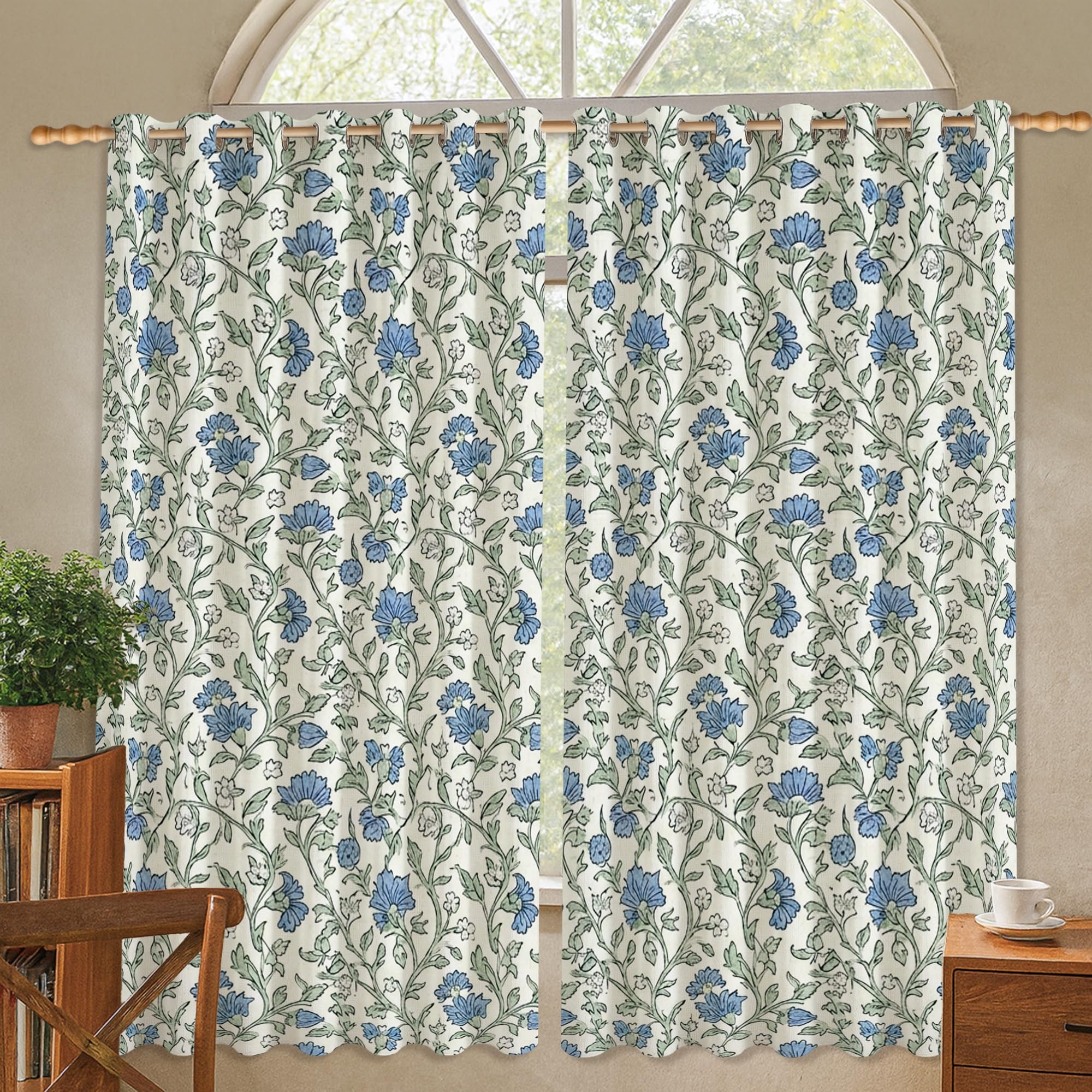 Rideaux occultants motif floral pour créer un salon cosy