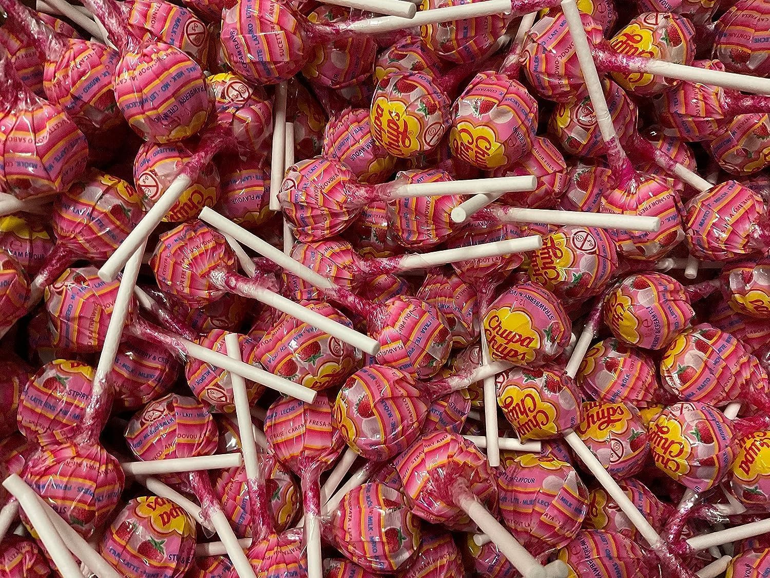 50 x Strawberry And Cream Chupa Chups Lollypops, Ideal party bag filler, Pinata Prize, Easter Egg Hunt Prizes.