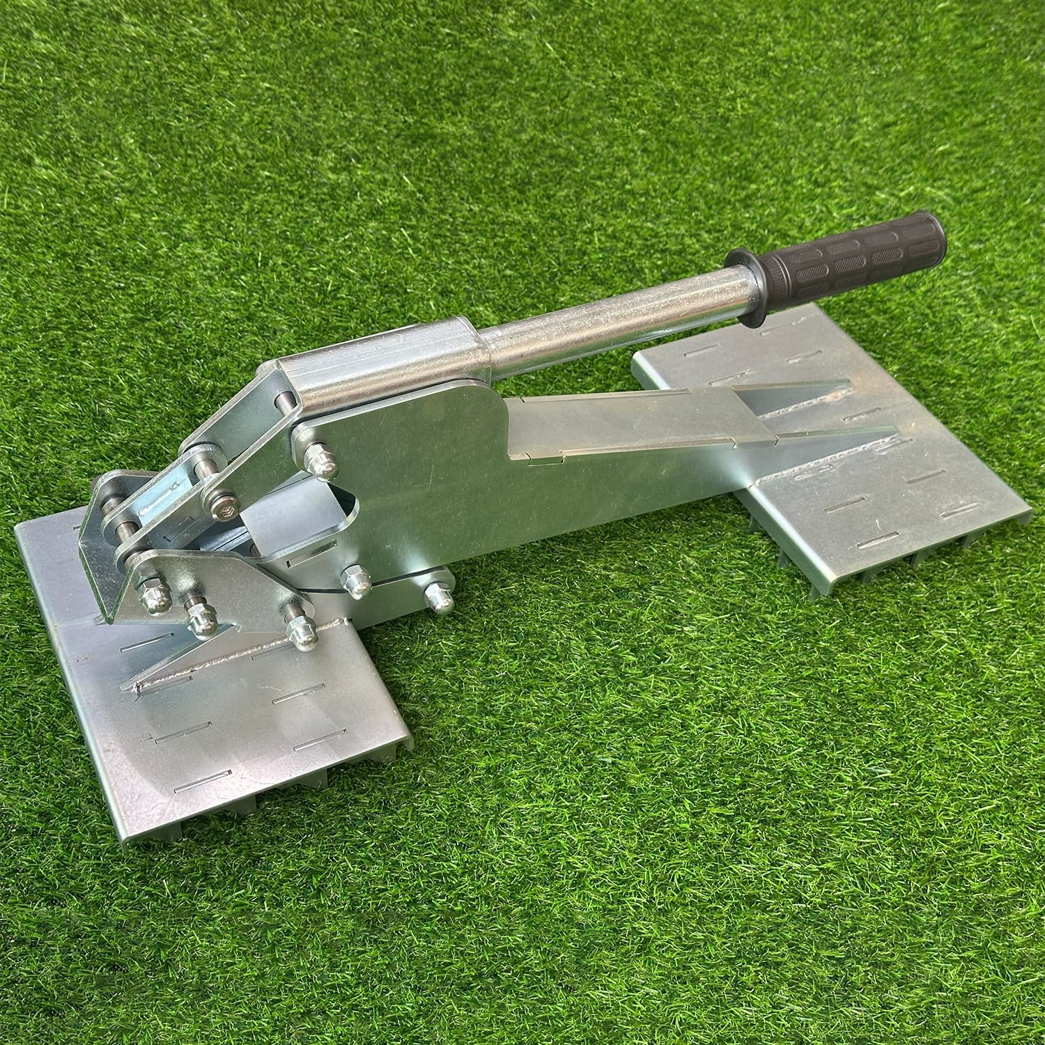 Synthetic Turf Installation Tool Turf Tractor Turf Claw Turf Fixing Tool, Artificial Turf Seam Tool Suitable for Commercial Landscaping, Sports Grounds, Kids' Play Zones Artificial Turf Laying