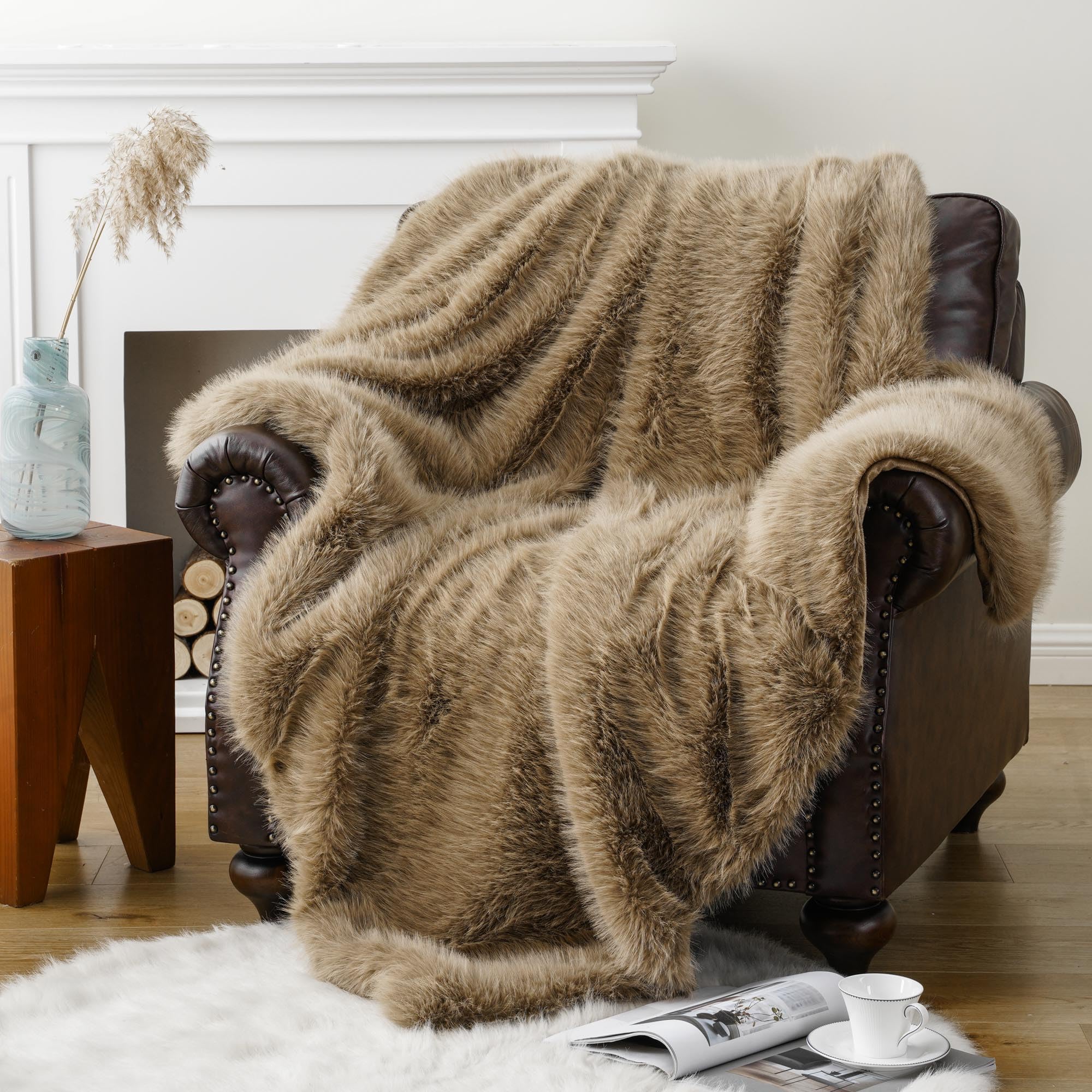 BATTILO HOMELuxury Faux Fur Throw Blanket Taupe Tan 150x200cm, Soft Cozy Warm Large Fluffy Fur Throws for Sofa, Plush Fuzzy Thick Fur Blanket for Bed Couch Chair Home Decor