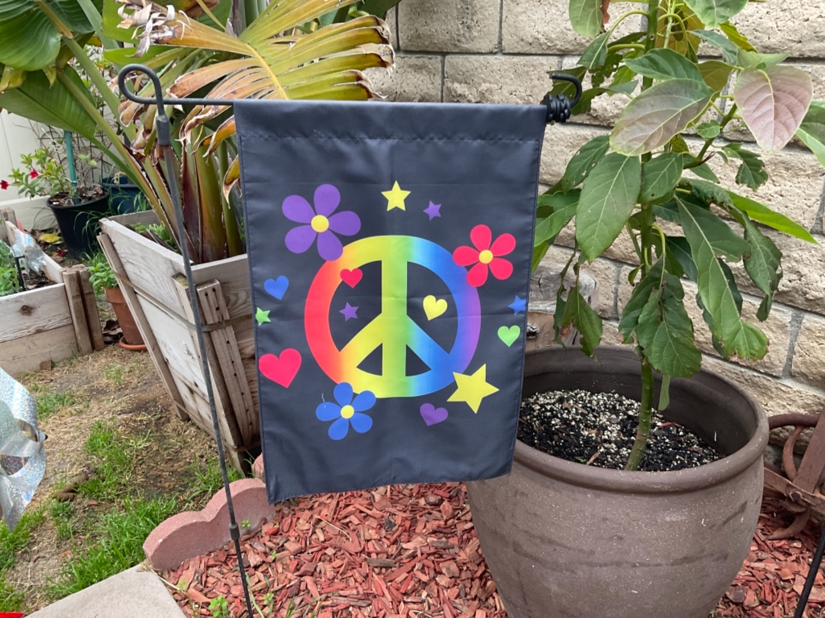 Garden Flag Stoppers Keep Flags from Blowing Away