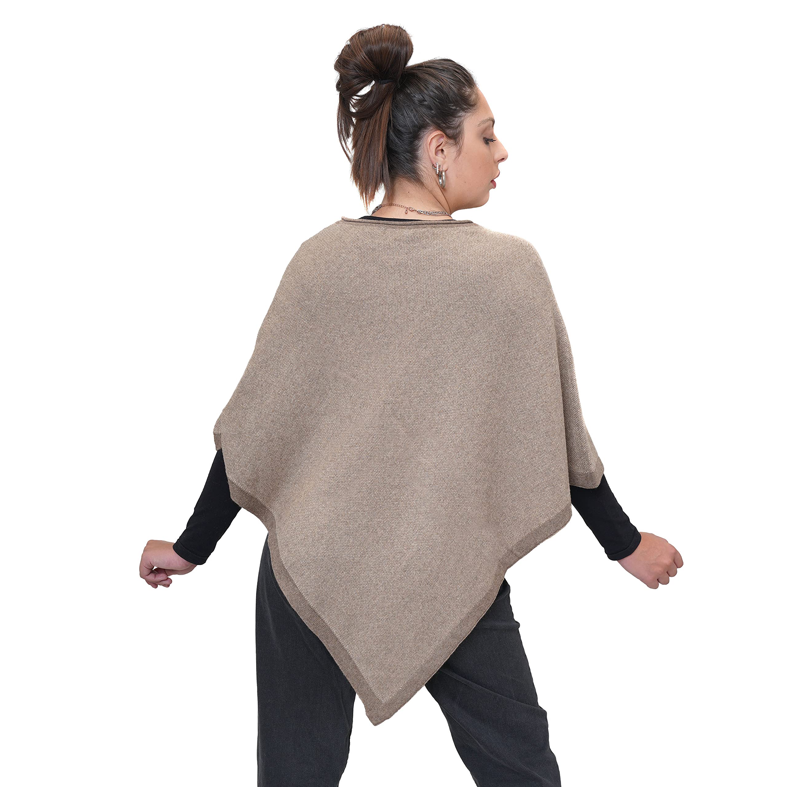 Poncho Mantella Donna fatto a maglia in Cashmere blend di Alta qualità. Disegno sale e pepe. Made in Italy