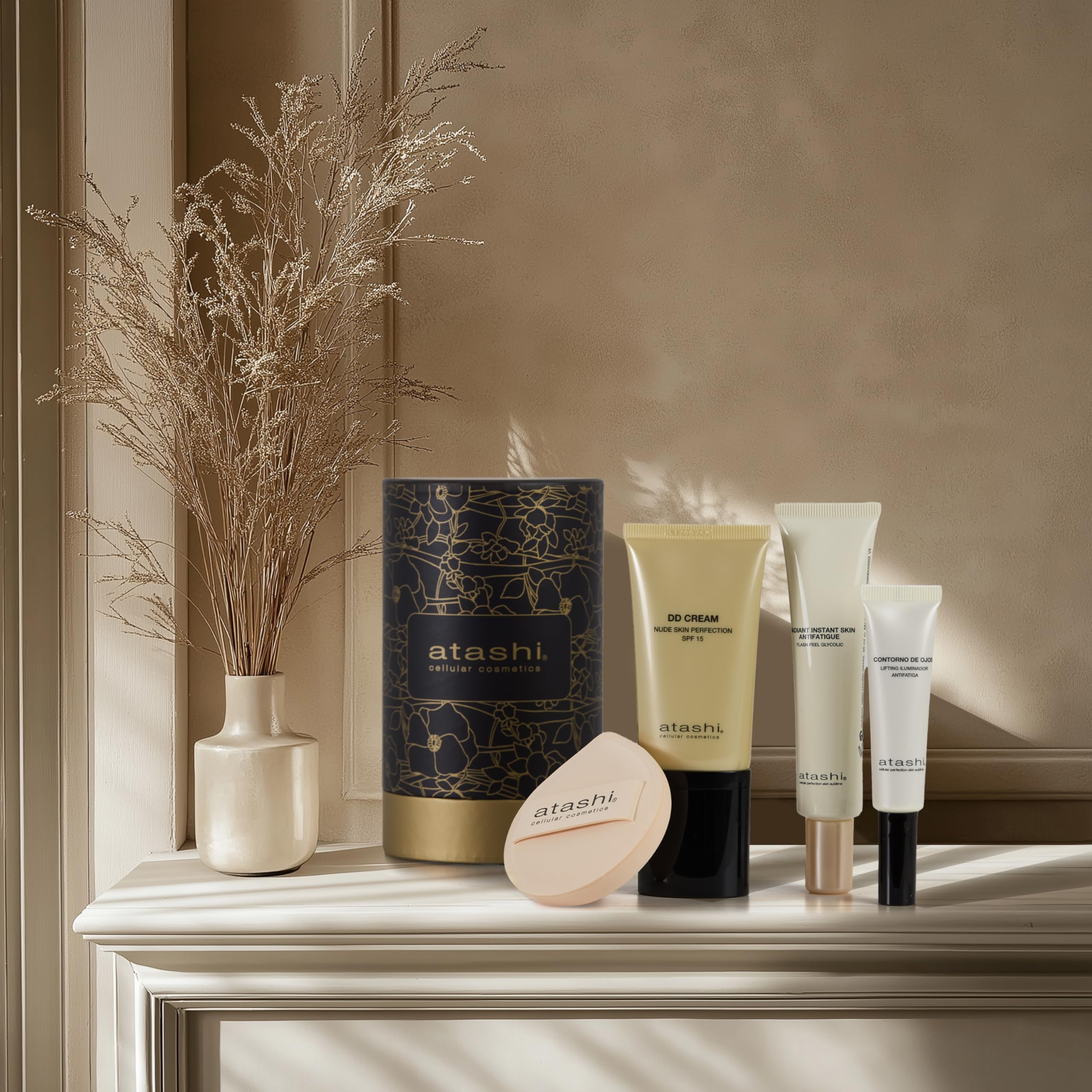 Atashi - Cofre Ritual No Make Up-Make Up - DD Cream (50ml) + Contorno de Ojos Iluminador (15ml) + Exfoliante Radiant Skin (40ml) + Esponja de Maquillaje