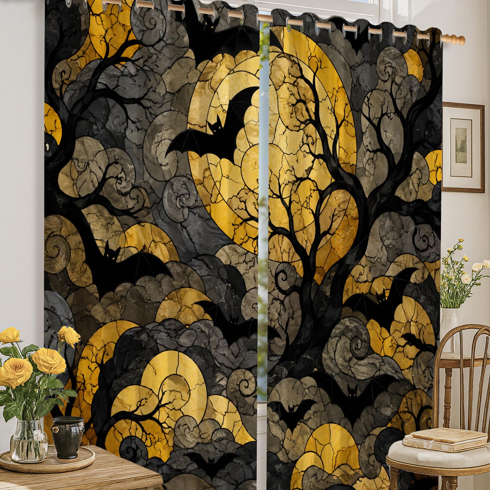 Rideaux occultants gothiques pour créer une ambiance Halloween dans une chambre enfant