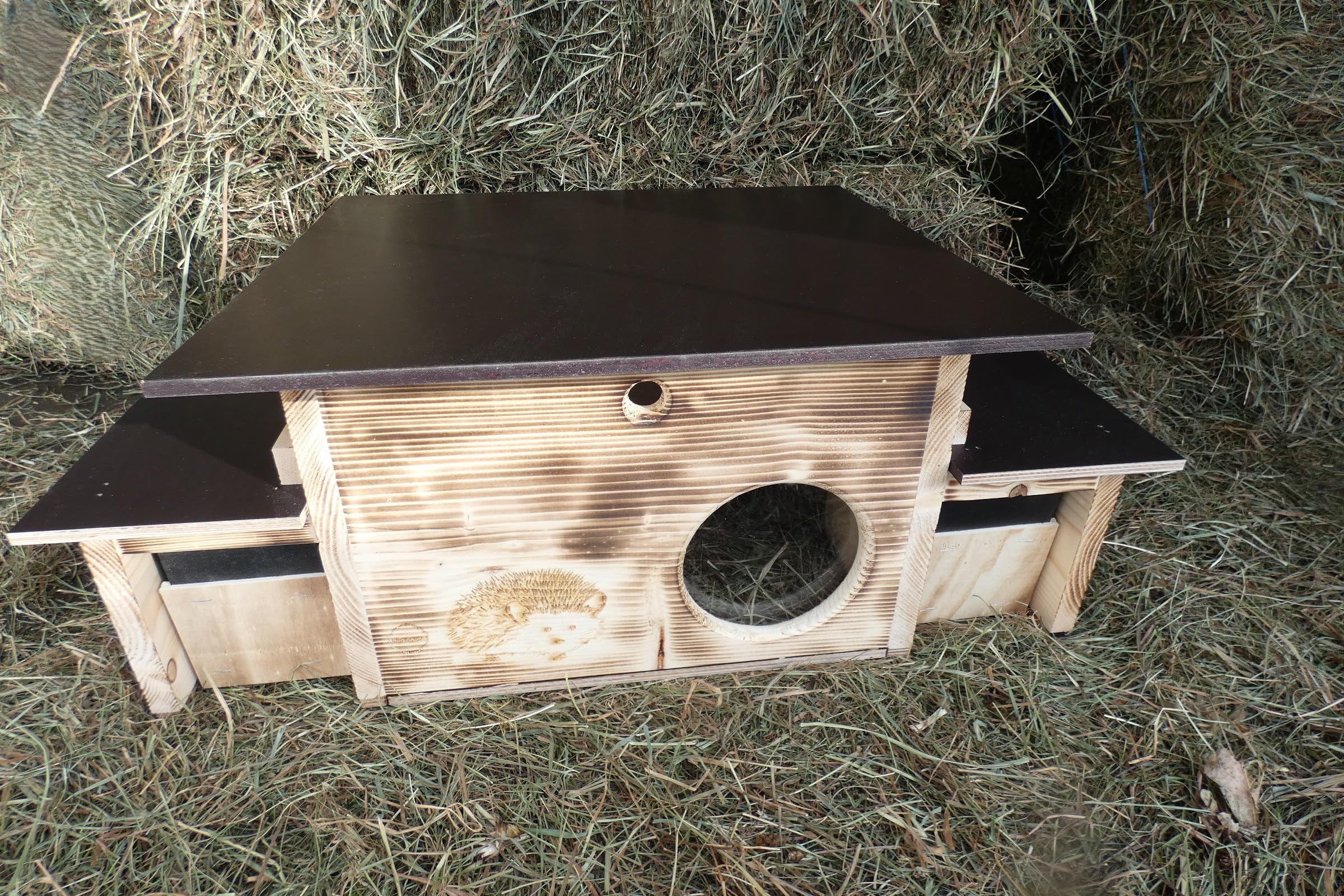 Igelhaus 45cm x 40cm x 28cm Igelhotel Vollholz Winterfest Kein Bausatz: easytouch-Rattenklappe mit und ohne Boden, mit Laby. Eingang als Tunnel. In Imprägniert oder geflammt (geflammt, ohne Boden)