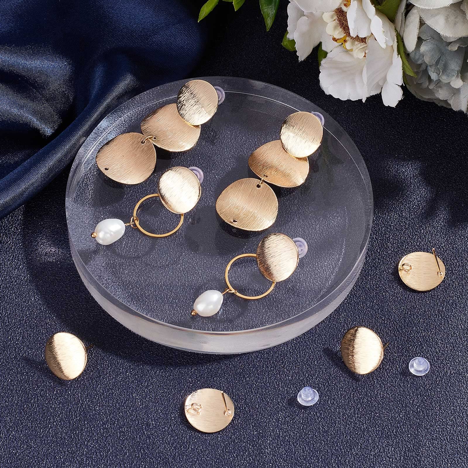 Beebeecraft 1 Doos 14Pcs Gold 18K Gold Plated Bloem Stud Earring Bevindingen met Loop en Oorbel Backs voor Sieraden Maken