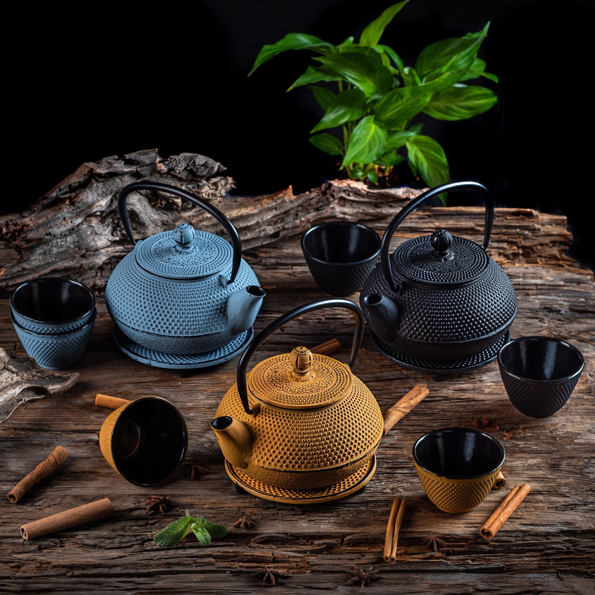 KADAX Théière Japonaise en Fonte de 850 ml avec Intérieur Émaillé, Bouilloire avec Deux Tasses et Infuseur pour Thé en Vrac, Service à Thé Complet (Jaune)