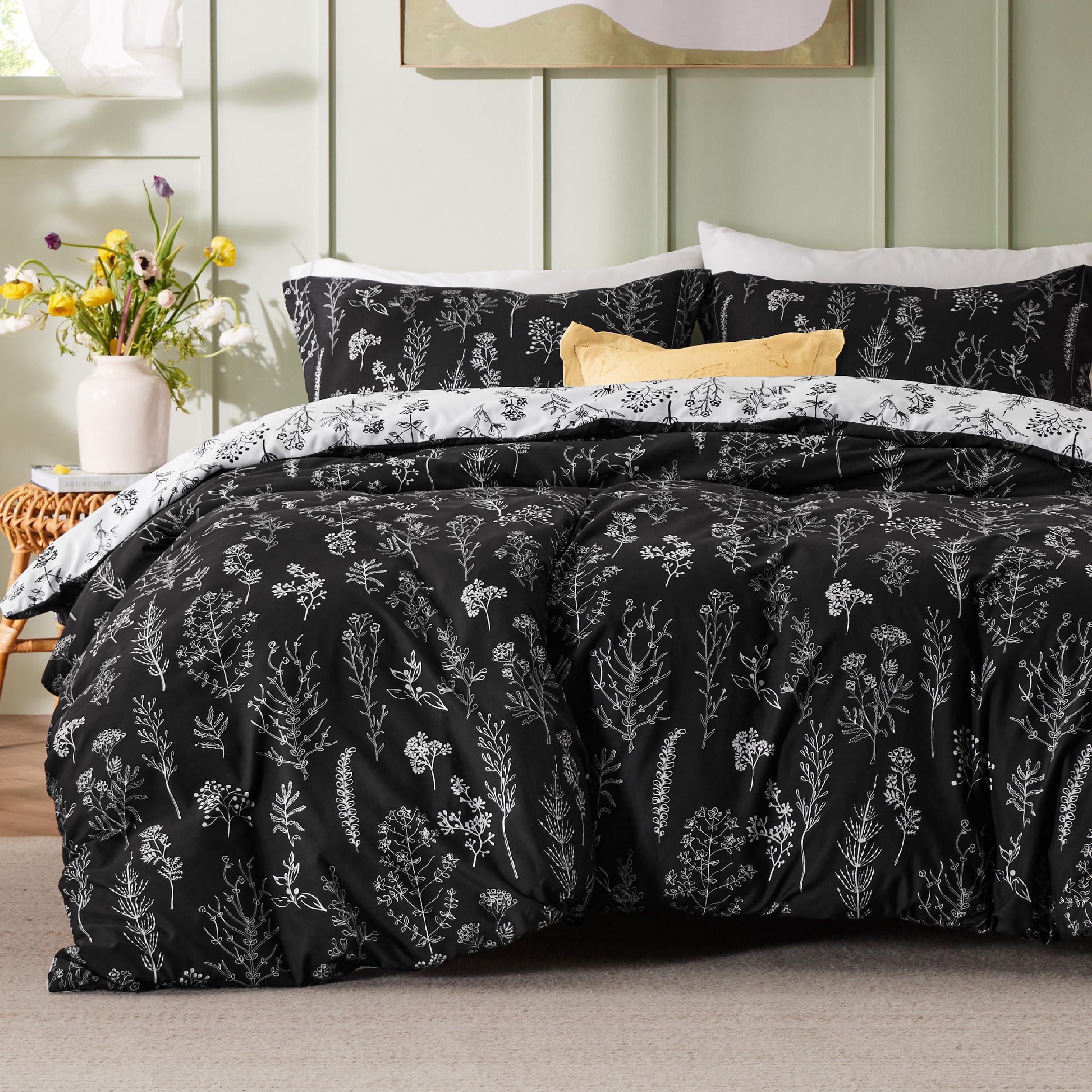 Bedsure Duvet Cover King Size - Reversible Floral Duvet Cover Set with Zipper Closure, Black Bedding Set, 3 Pieces, 1 Duvet Cover 104"x90" with 8 Corner Ties and 2 Pillow Shams 20"x36"