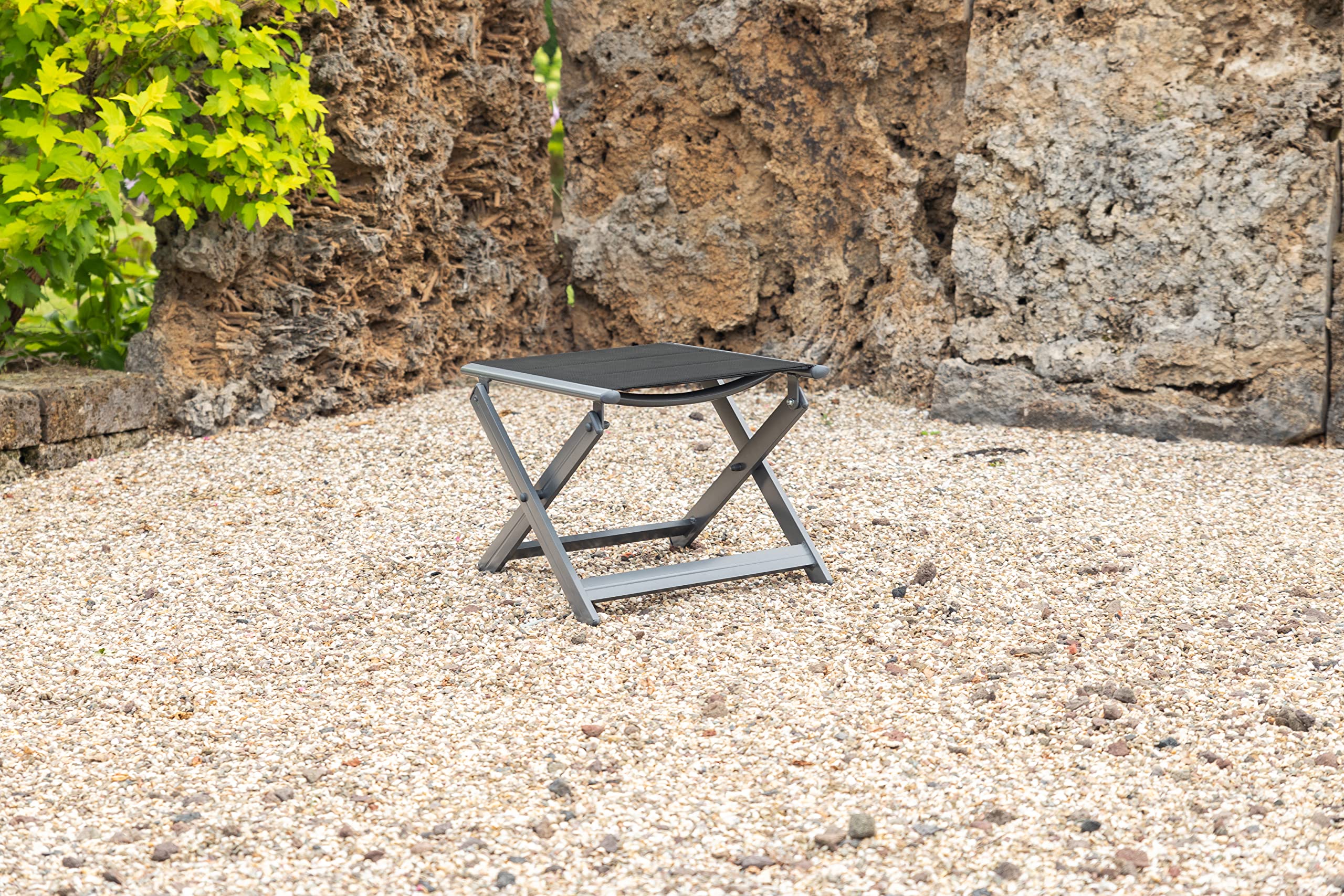 greemotion Klapphocker Grenada, Gartenhocker einsetzbar im Innen- und Außenbereich, Alu-Hocker mit gepolsterter Bespannung aus Textilene, wetterfest und leicht trocknend, 48 x 43 x 39 cm