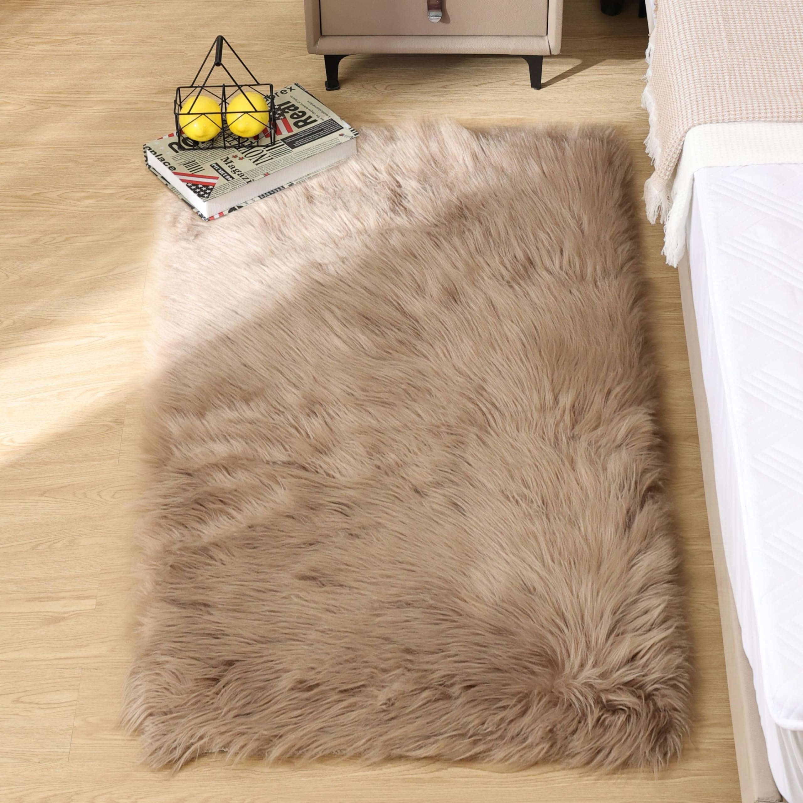 ORINOVA Fellteppich Kunstfell Teppich Beige 90x150 cm Flauschiger Teppich Kuschel Weich Waschbar Schlafzimmer Bettvorleger Wohnzimmer