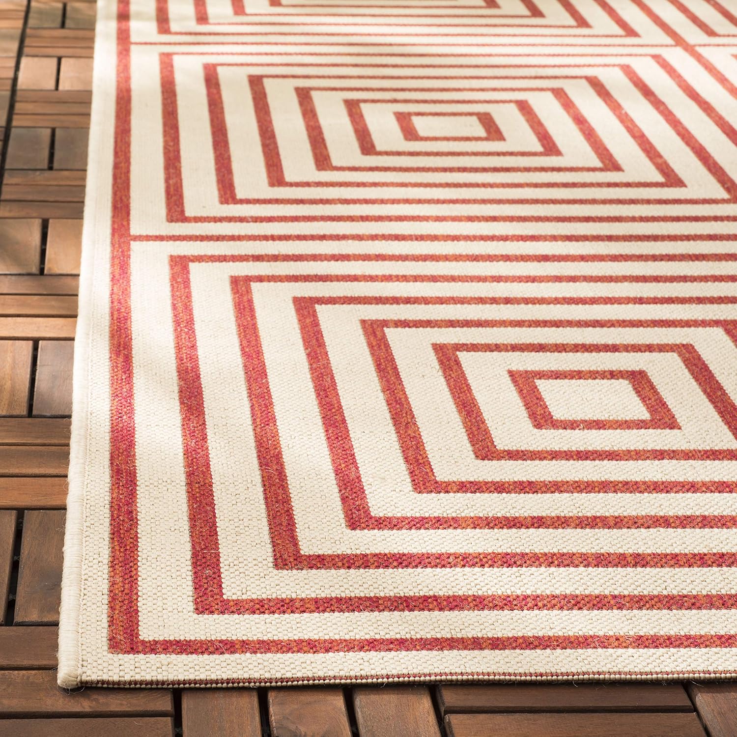 SAFAVIEH Washable Rug Outdoor Beach House Collection - 3' x 5', Red & Cream, Non-Shedding & Easy to Clean, Ideal for Patio, Backyard, Mudroom (BHS123Q)