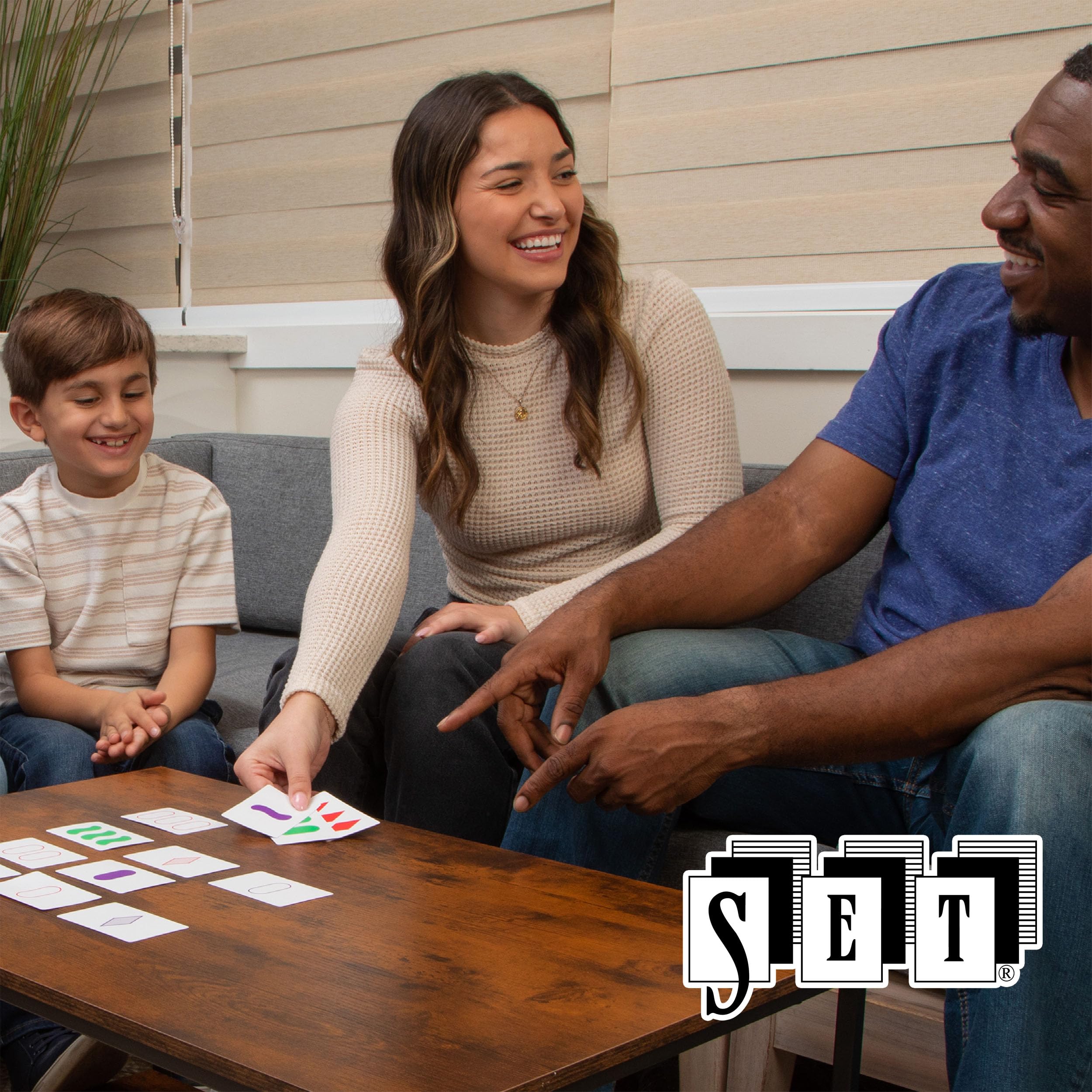 Goliath - SET - Gioco di Carte di Percezione Visiva e Riflessione - Gioco da Tavolo per Famiglie e Bambini dai 6 Anni - Formato da Viaggio - Regole Semplici - Idea Regalo per Bambini e Adulti