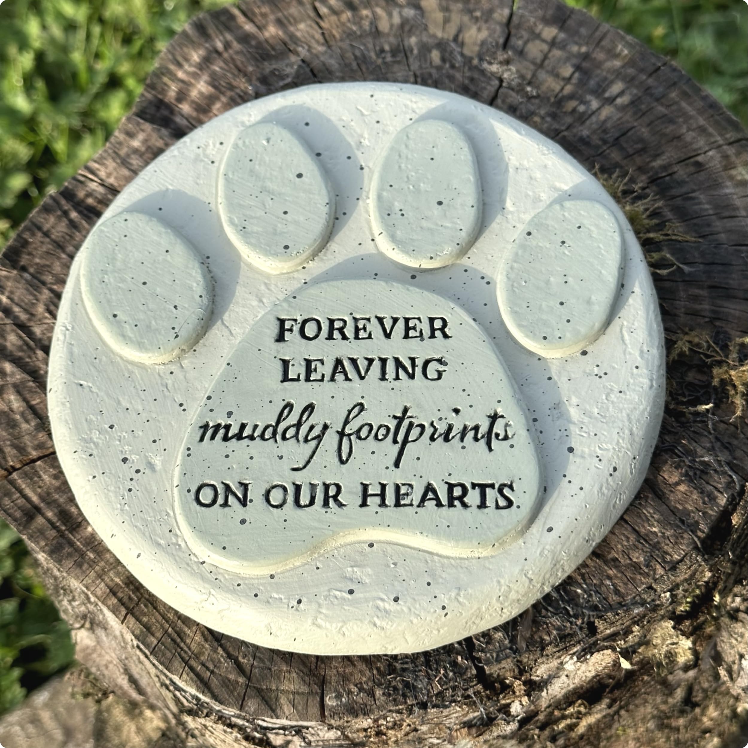Animal Crackers 16cm Paw Print Dog or Cat pet memorial grave marker or pet loss gift, with forever leaving muddy footprints on our hearts wording, stone effect, 16cm diameter — image 1