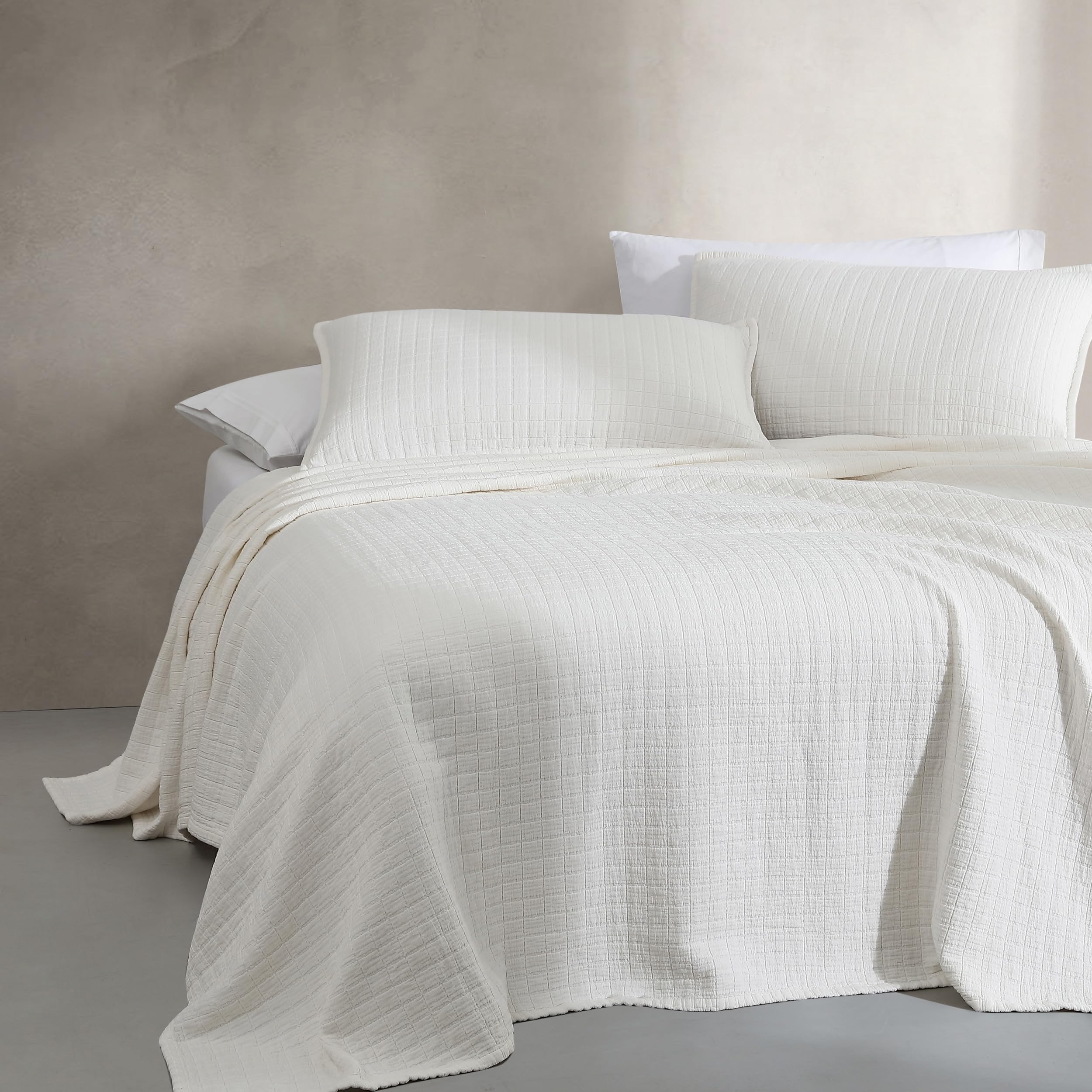 Amazon.com: Calvin Klein - Queen Coverlet, Cotton Jacquard Bedding  