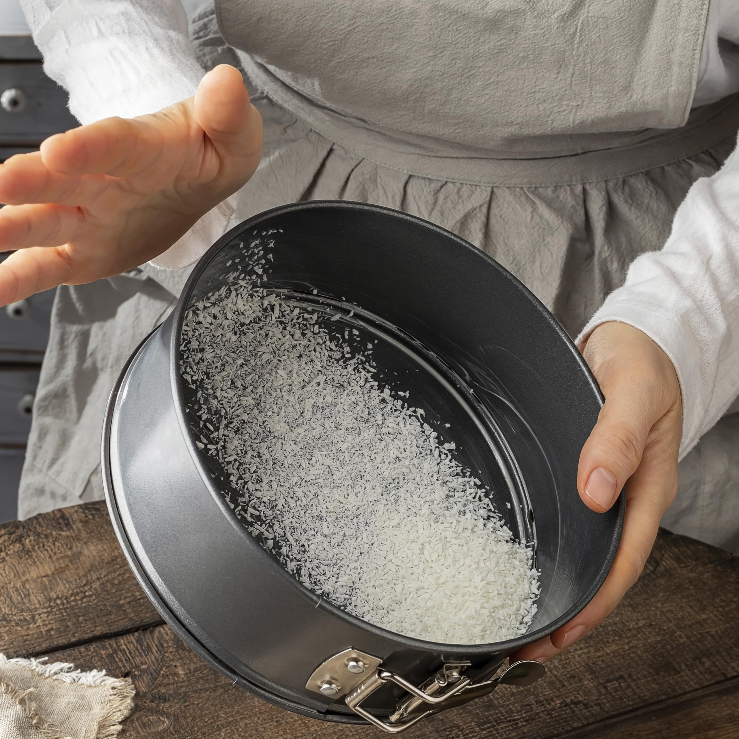 wenco Mini tortownica o średnicy 18 cm, idealna do małych ciast, wysokiej jakości powłoka nieprzywierająca, wykonana z wytrzymałej stali, odporna na wysokie temperatury, w stylowym kolorze szarym,