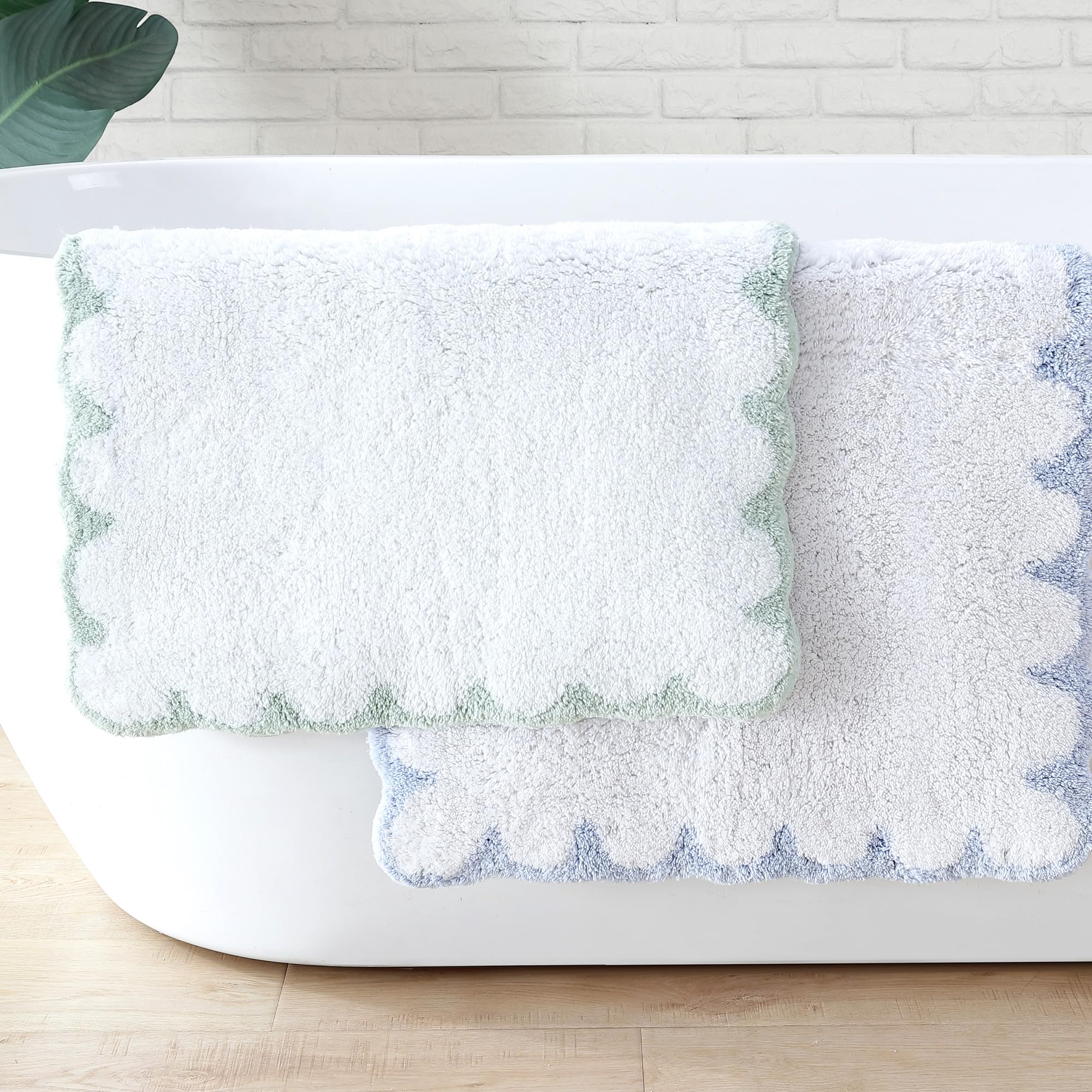 Peri Home Alfombra de baño 100% algodón, Bordada, Suave y Absorbente, capitoné, 20 x 30 Pulgadas, Color Blanco con Vieira Salvia