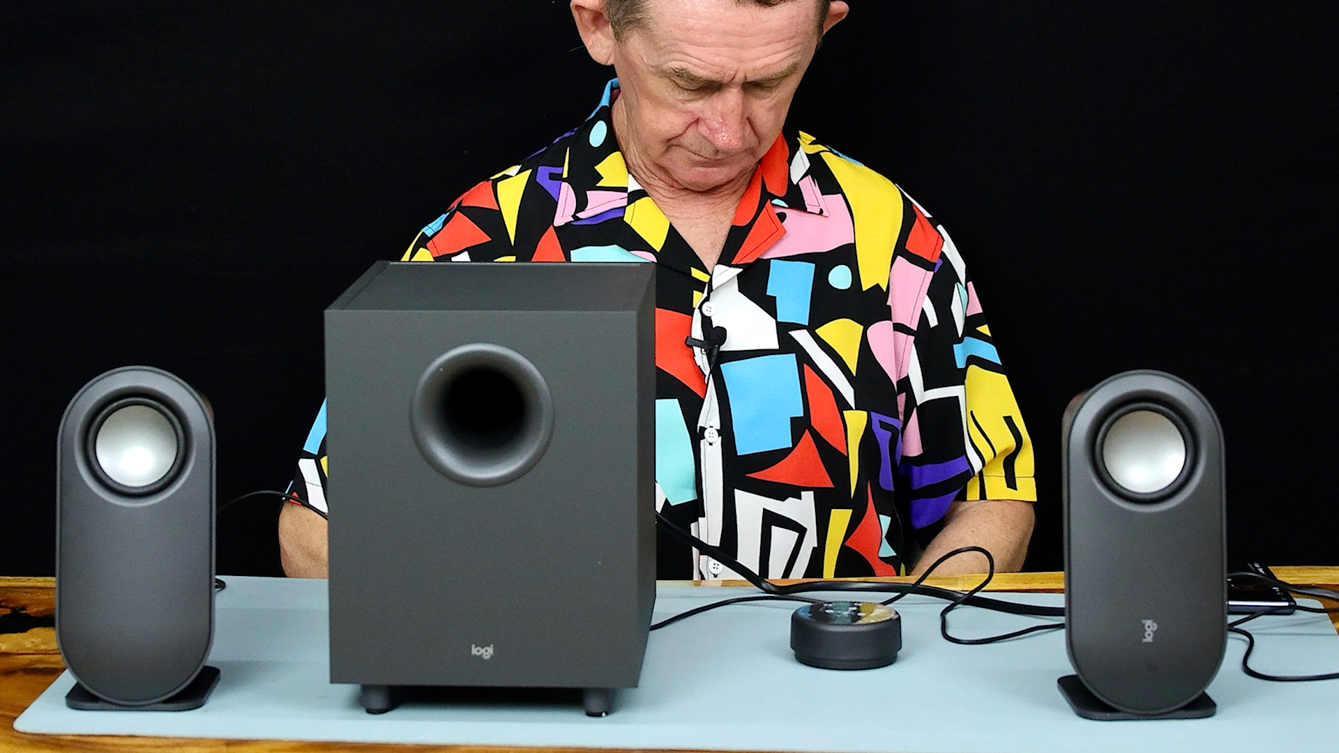 Watch Logitech Z407 Speakers - Full Review & Sound Test with BT on