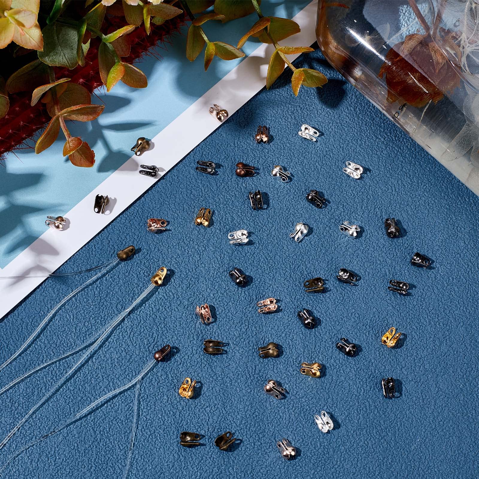 600 Cache-Noeuds Pliables 6 Couleurs - Couvre-Nœuds Métal Pour Bijoux DIY (Or, Argent, Bronze, Noir, Blanc K, Rouge Ancien) - 7x4 Mm