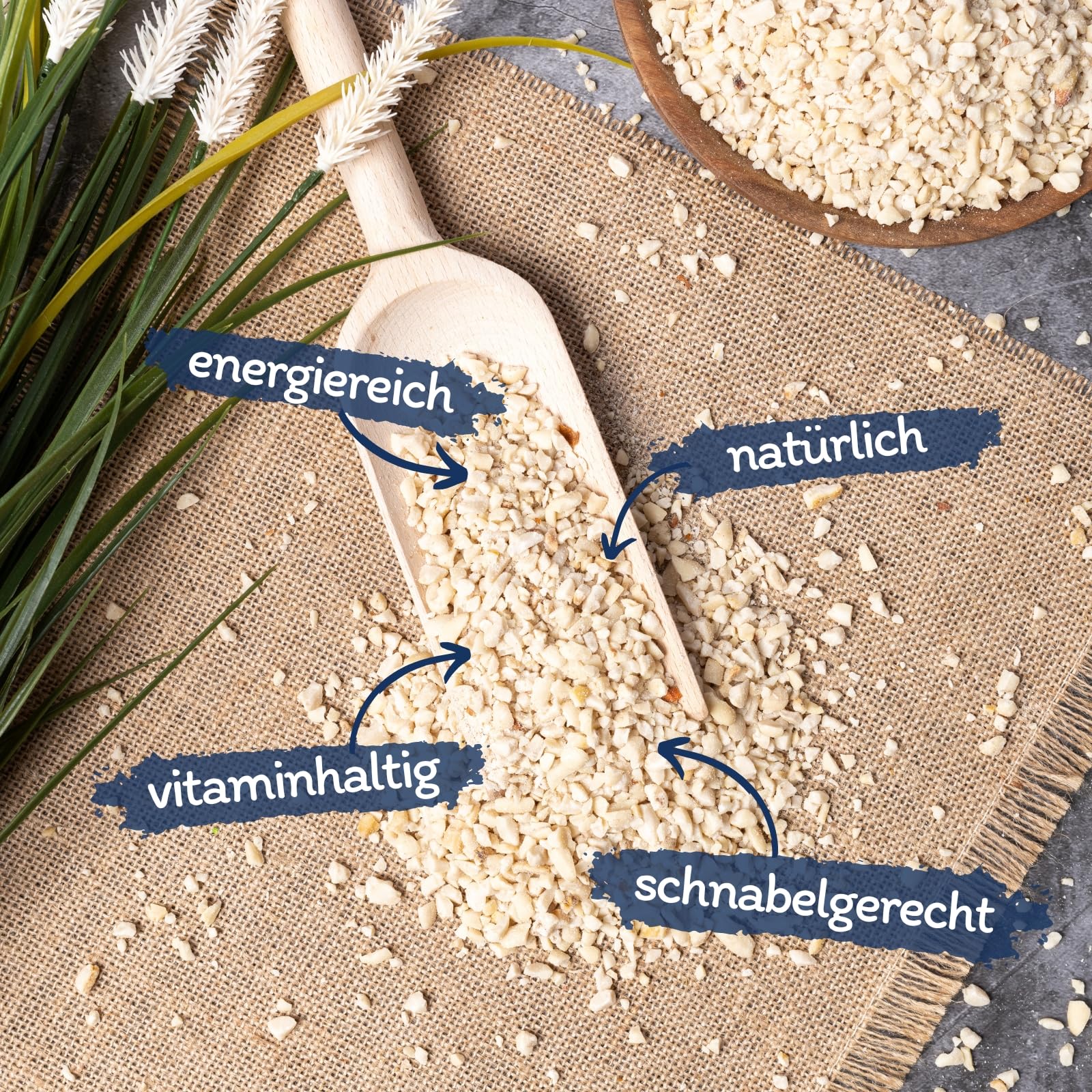 Lyra Pet® | 25 kg Erdnusskerne weiß gehackt | Ideal für Kleine Vögel & Jungtiere | Wildvogelfutter für Sommer & Winter | Fetthaltig & Nährstoffreich | Energiespender für Wildvögel | Gehackte Erdnüsse