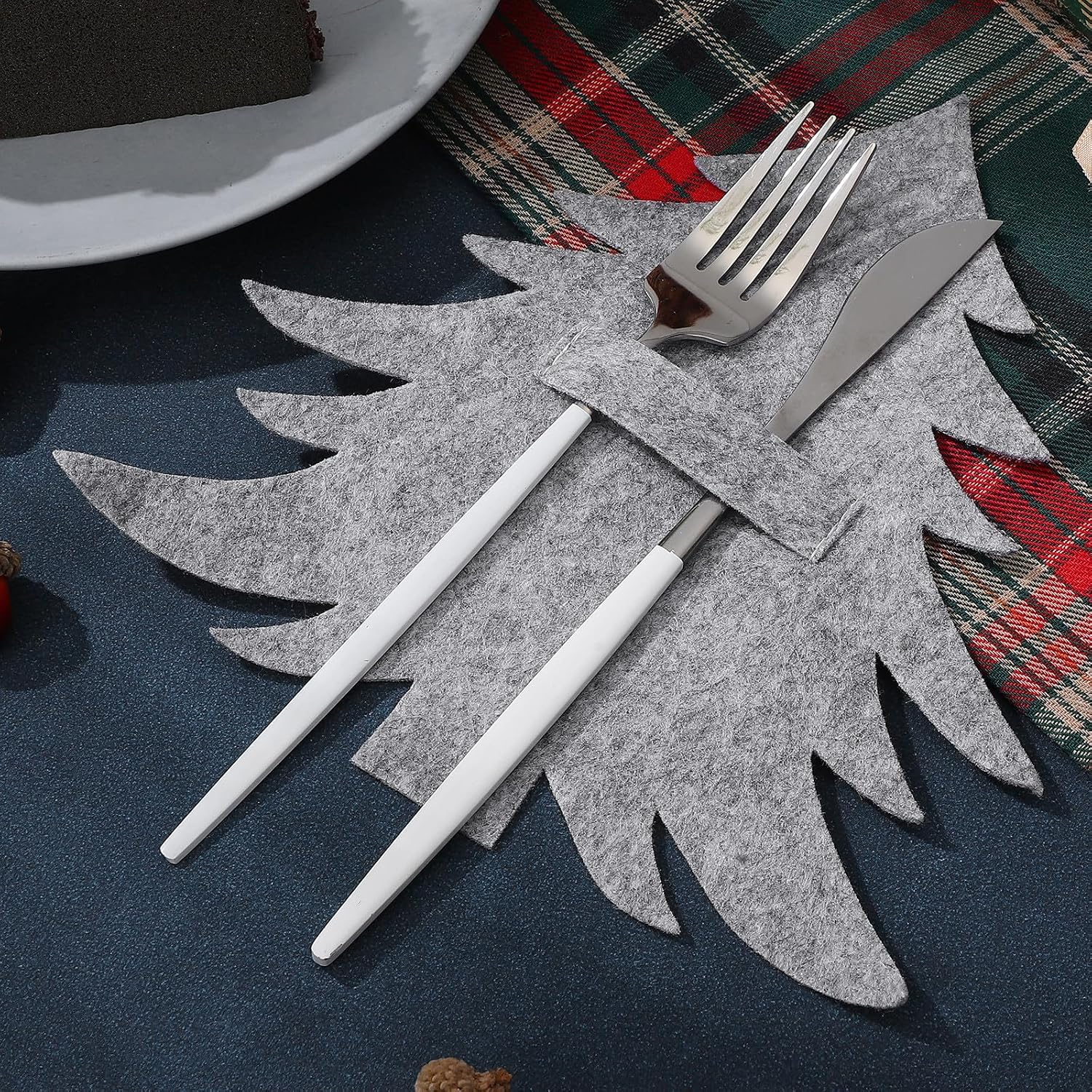 4pcs Xmas Tree Cutlery Holders Christmas Tableware Covers for Home Dinner