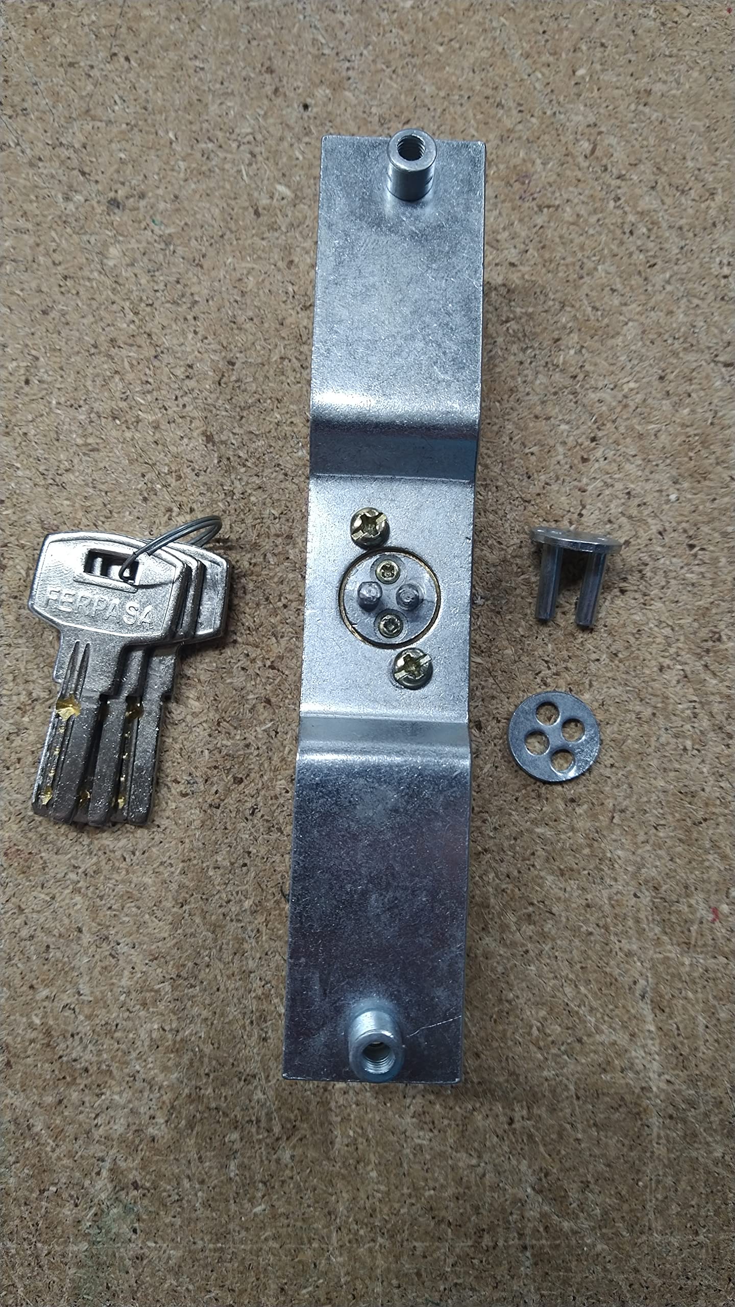 FERPASA® - Cerradura Puerta Ballesta con Llave de Puntos – Seguridad Metálica para Puertas Extensibles, Acabado Resistente y Duradero – 146x23,5 MM.
