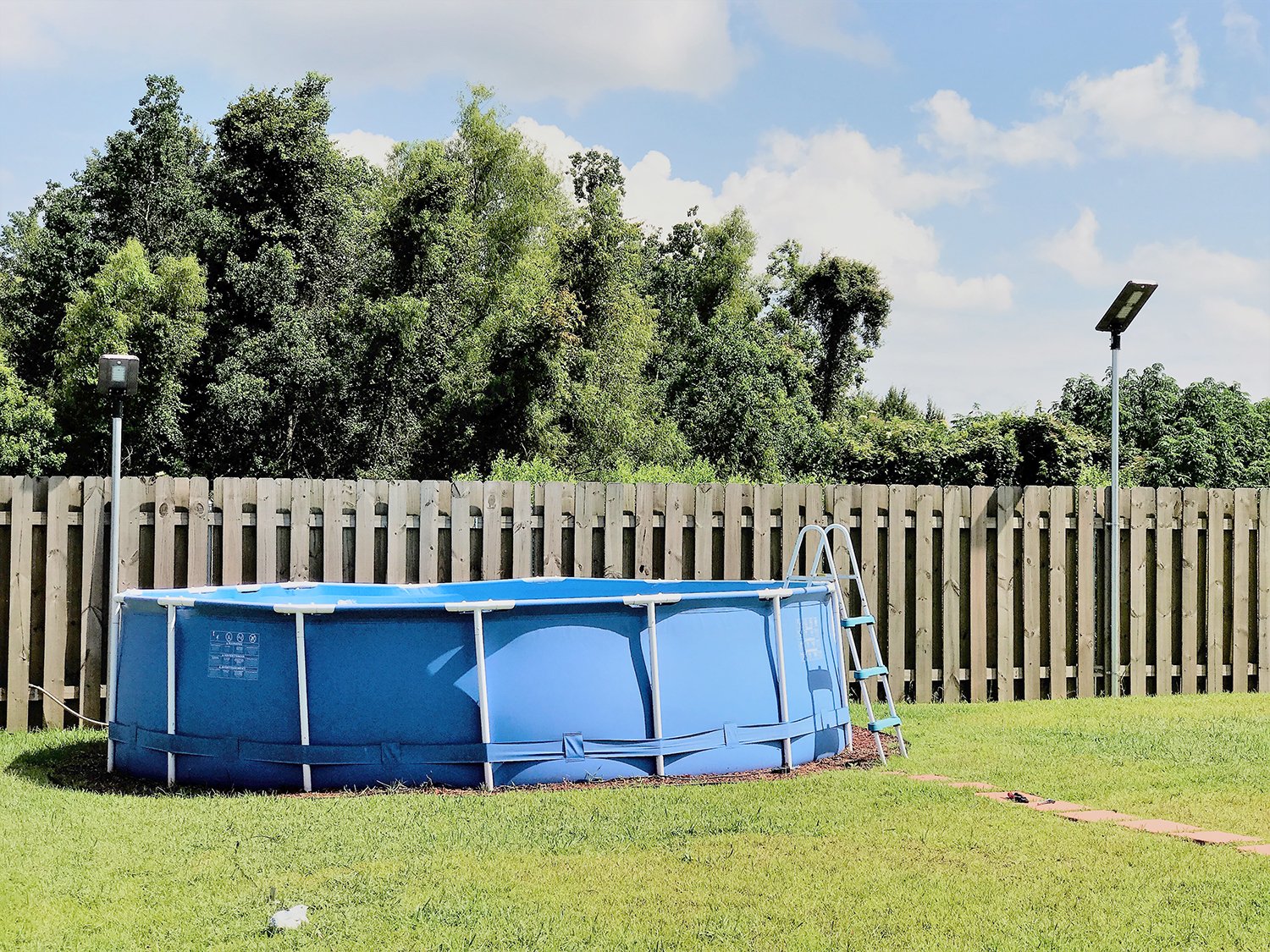 Solar/Hybrid Energy Efficient LED Ultra-Powerful Self-Contained Smart Commercial Residential Lighting w/Mounting System for Building Parking Lots Bike Path Street (10W)