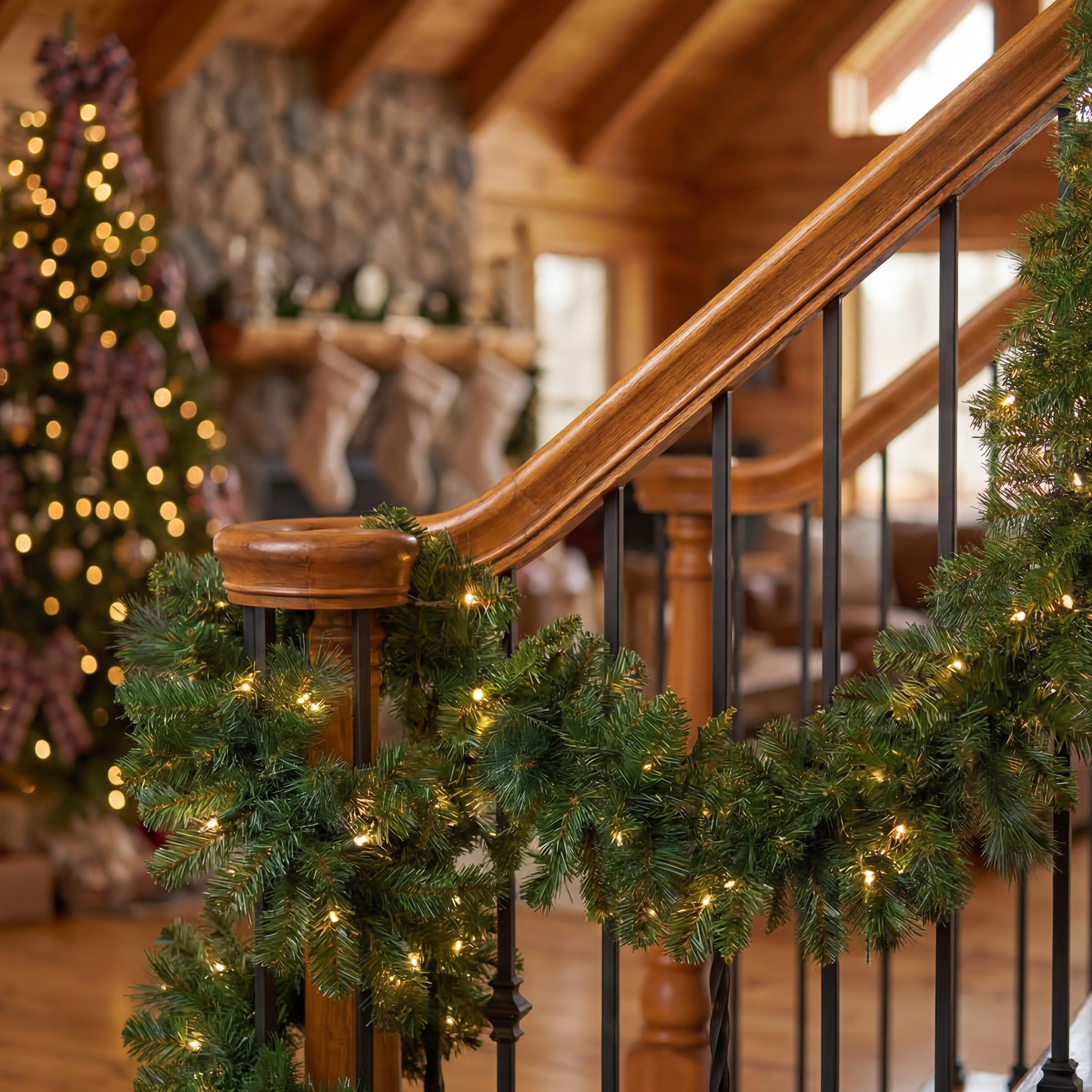 National Tree Company Künstliche Weihnachtsgirlande, 270 cm, beleuchtet, Norwood-Tanne, Weihnachtsdeko mit 50 mehrfarbigen LED-Lichtern, 240 Spitzen, Timer, grün