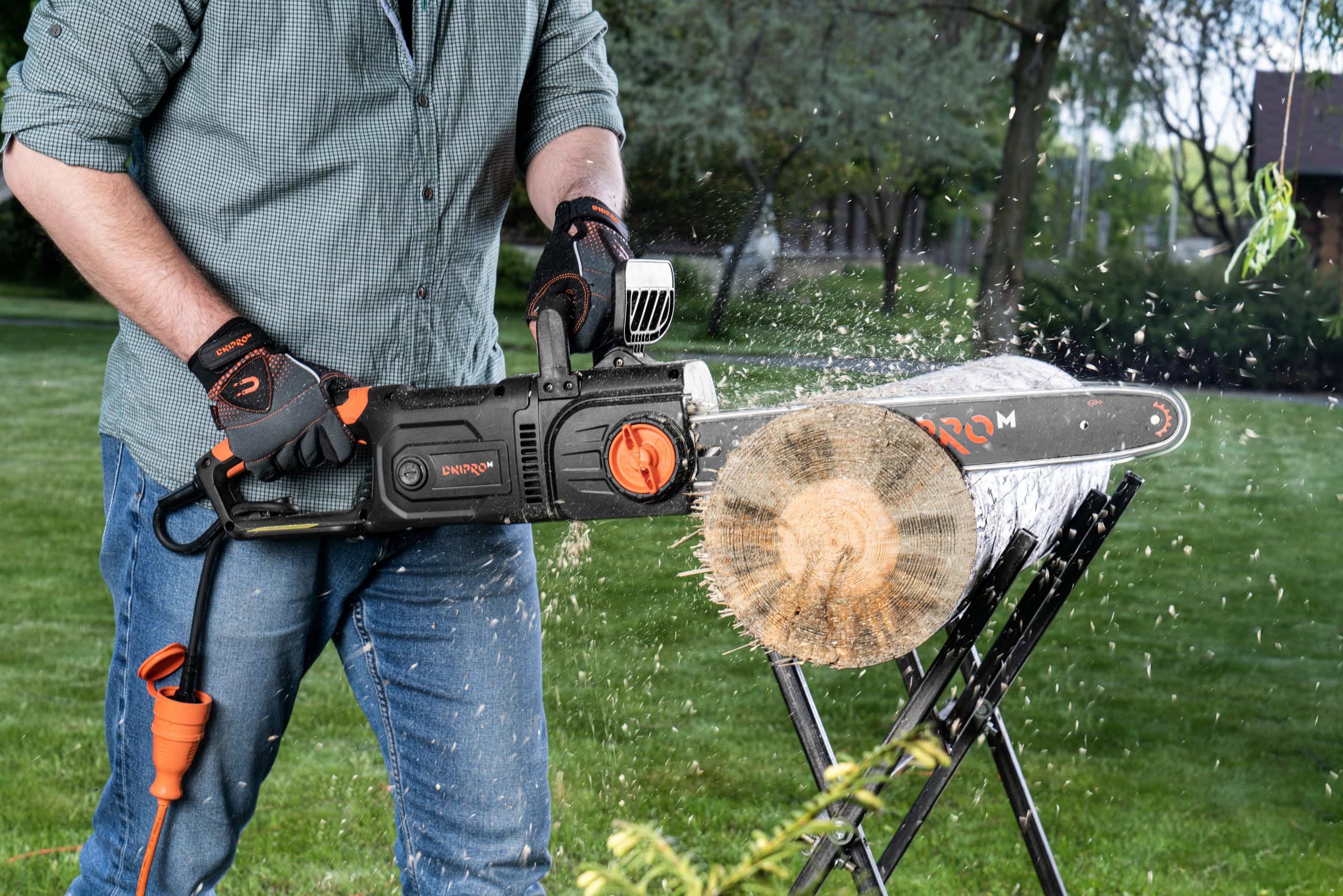 Motosierra Eléctrica 2400W Espada 40cm, para Poda, Corte de Troncos y Leña, Tensor de Cadena Sin Herramientas, Lubricación Automática, Arranque Suave, Freno de Cadena. DSE-24DS