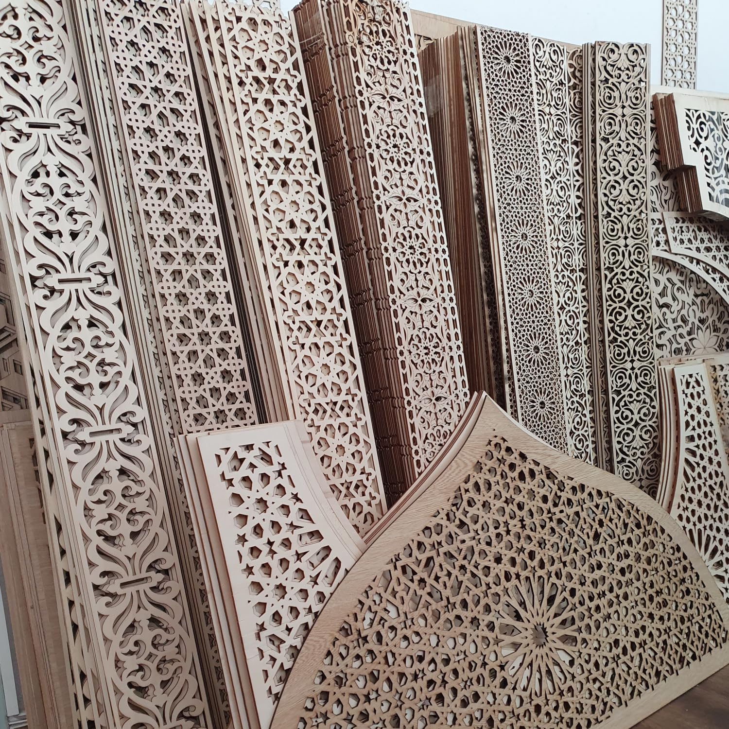 Zagora fortlaufende ornamentierte Zierleisten in Holz - orientalische Innendekoration (4m, Slimania)