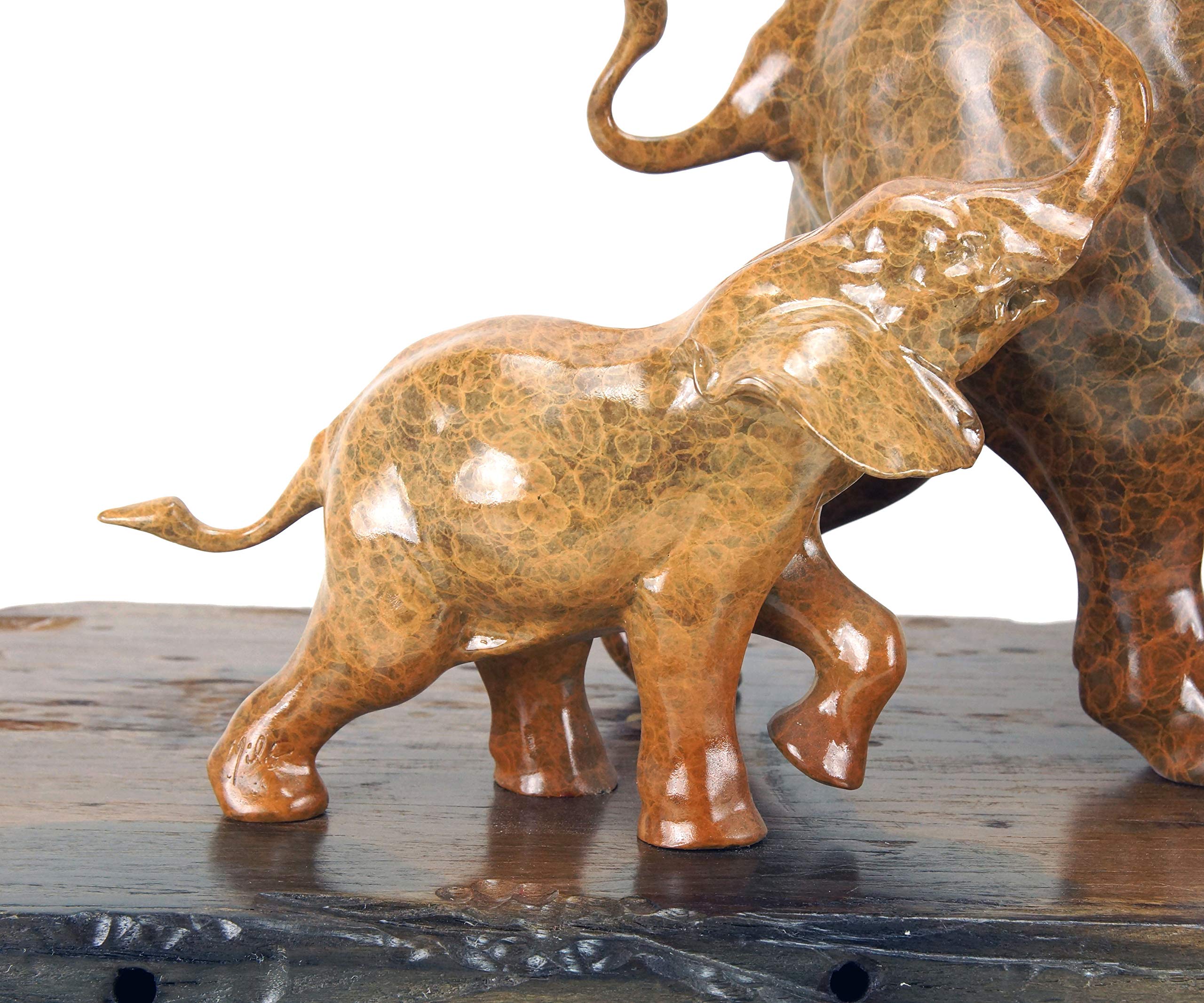 Kunst & Ambiente - Familia de Elefantes en Bronce sobre Tabla de Barcos - Escultura Animal de Milo - Figura Decorativa de Elefante - Ancho 90 cm - Base de Madera
