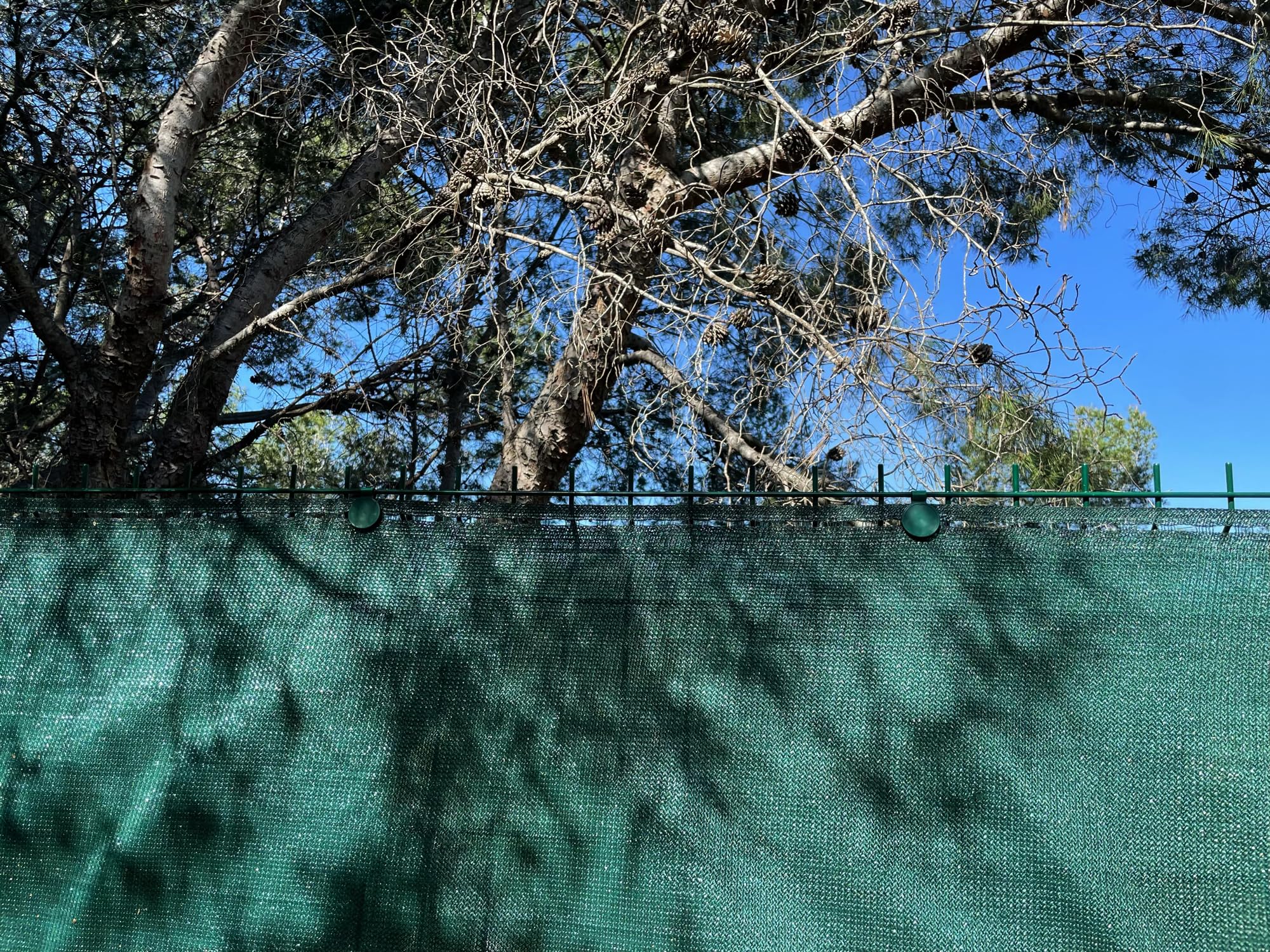Malla de Ocultación HDPE de 170 g/m², con Tratamiento UV, Ultra Resistente. Ideal para Vallas de jardín, Patios y Balcones. | 2x10m, Color Verde.