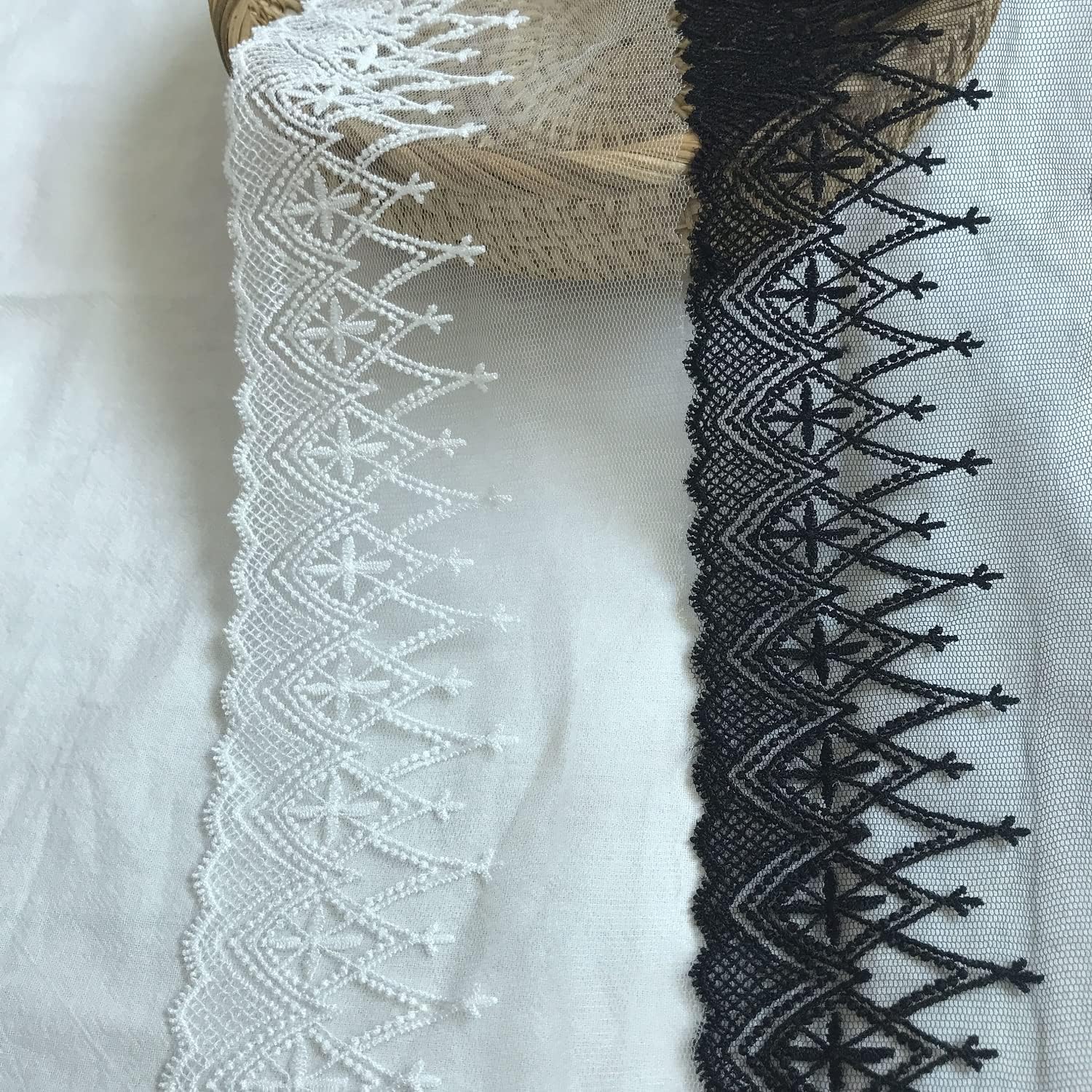 Lace Trim Ribbon, Delicate Ribbon for Crafts Sewing and Bridal Wedding Dress Applique Decorations，3.9inch Width 5 Yards/Lot (Black)