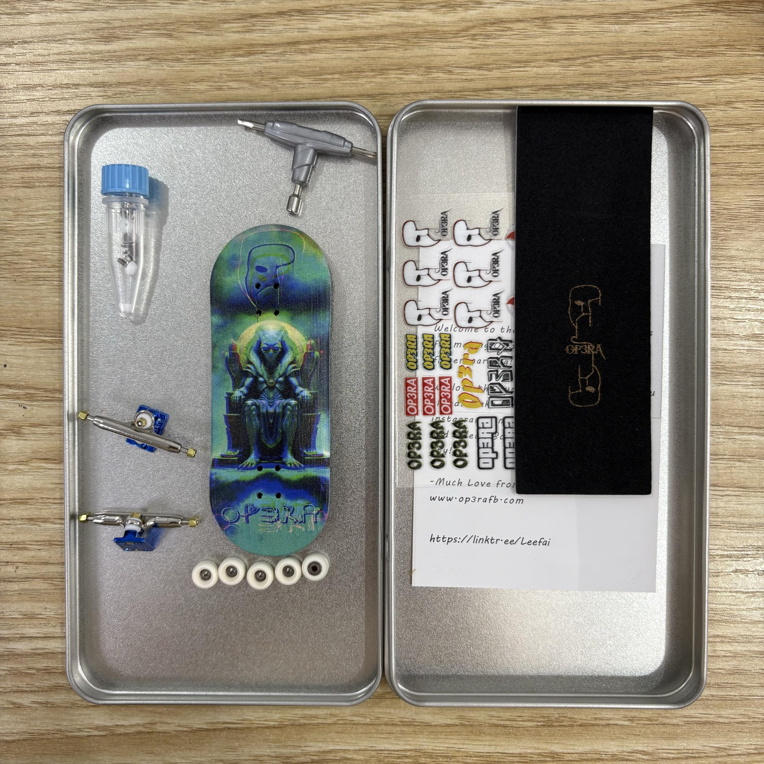 LEEFAI Pro Fingerboard Set completo 34 x 96 mm, tavola in acero, truck 4.0, design con stampa UV, mini skateboard da dito - Op3ra V3-Alienation